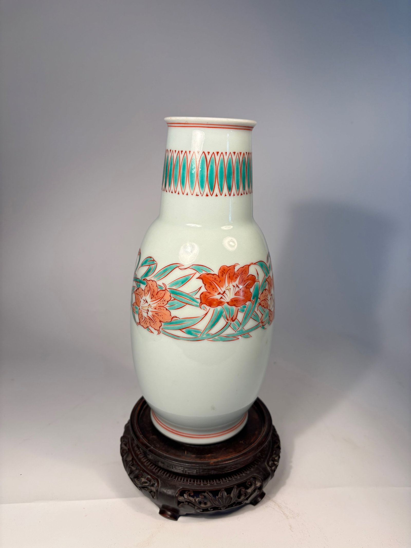 Japanese Porcelain Vase with Overglaze Floral Decoration with mark (1 of 6)