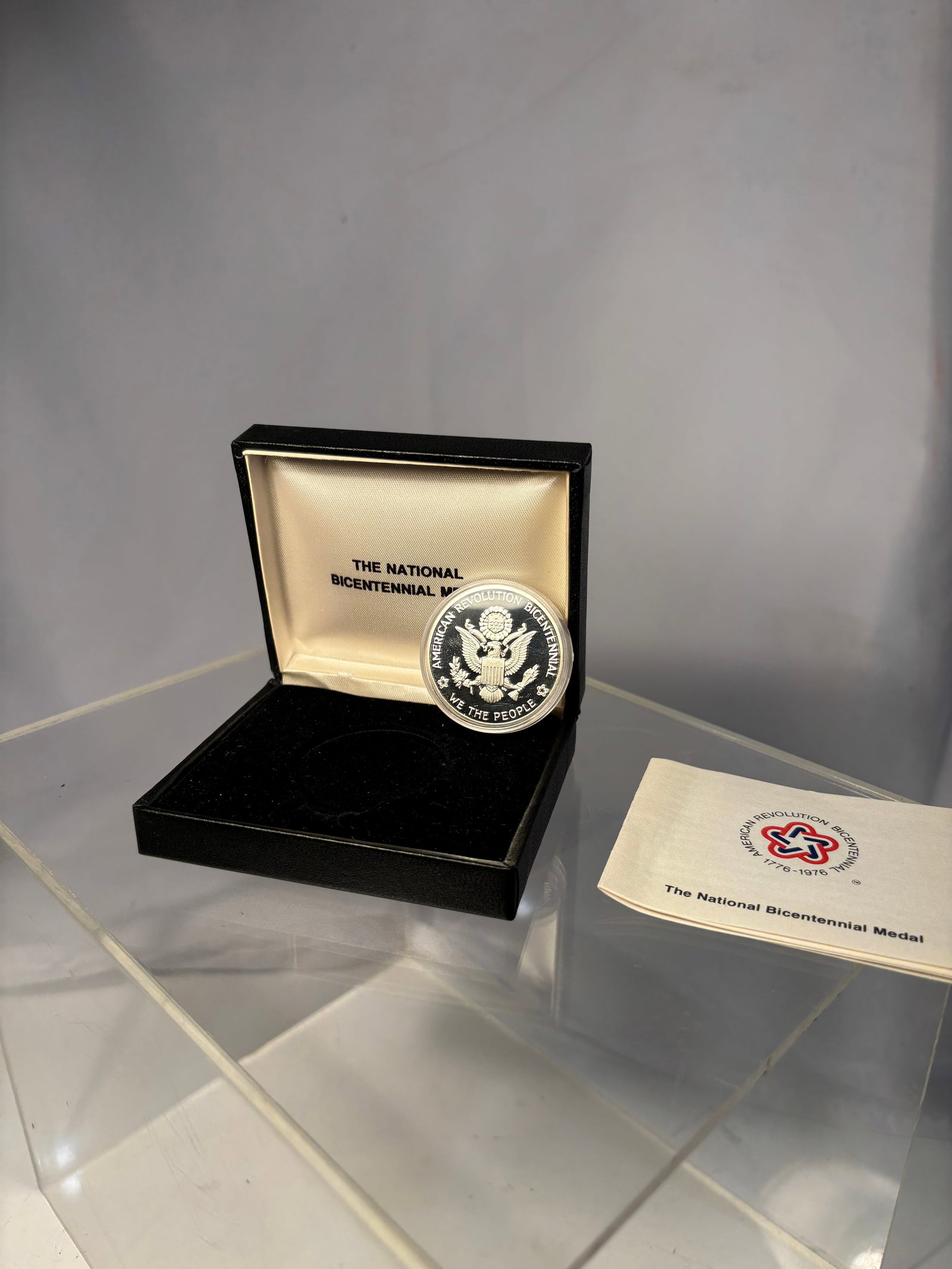 1976 National Bicentennial Commemorative Medal in Presentation Case (1 of 10)