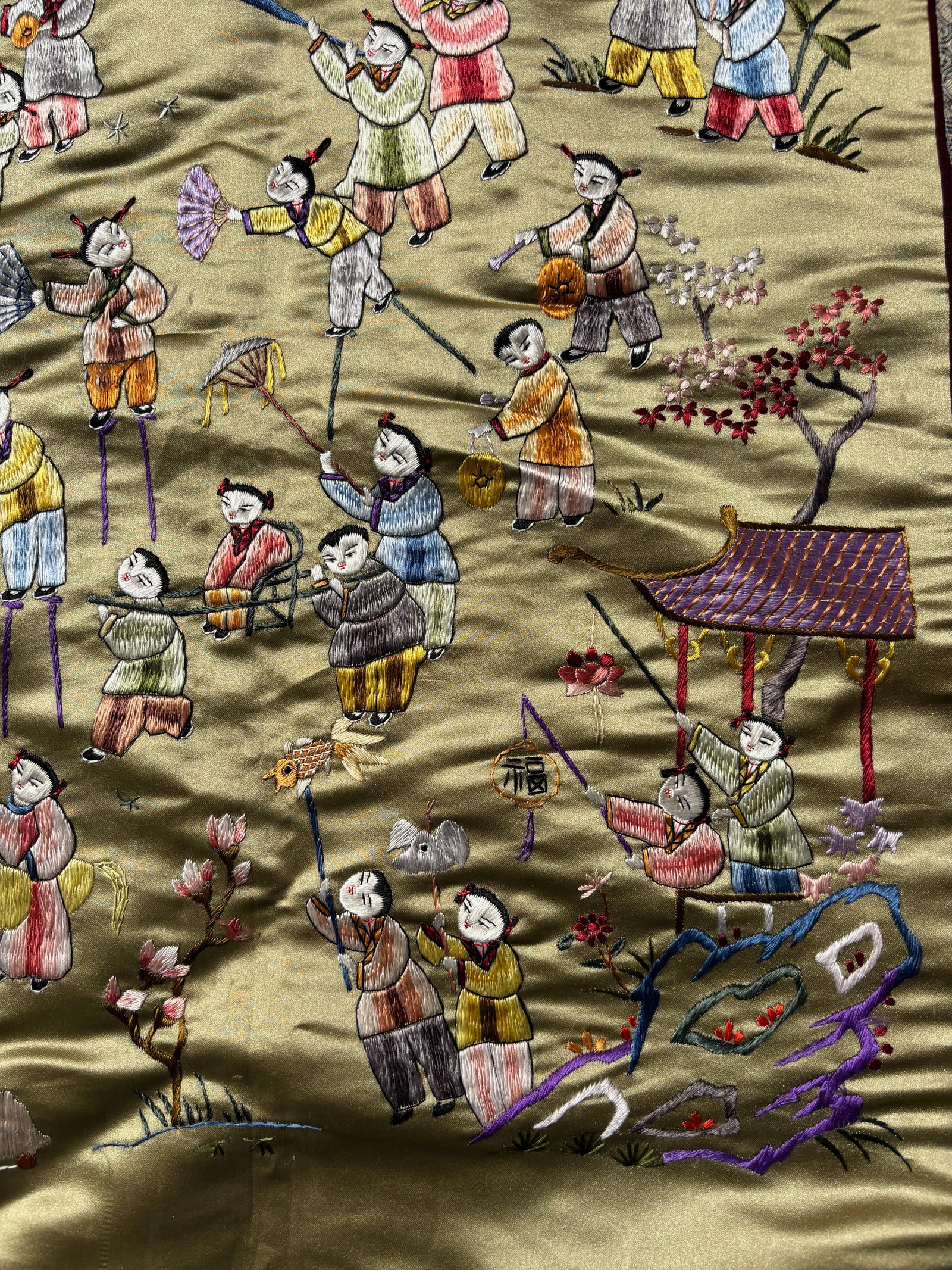 A Chinese embroidered silk panel - 6