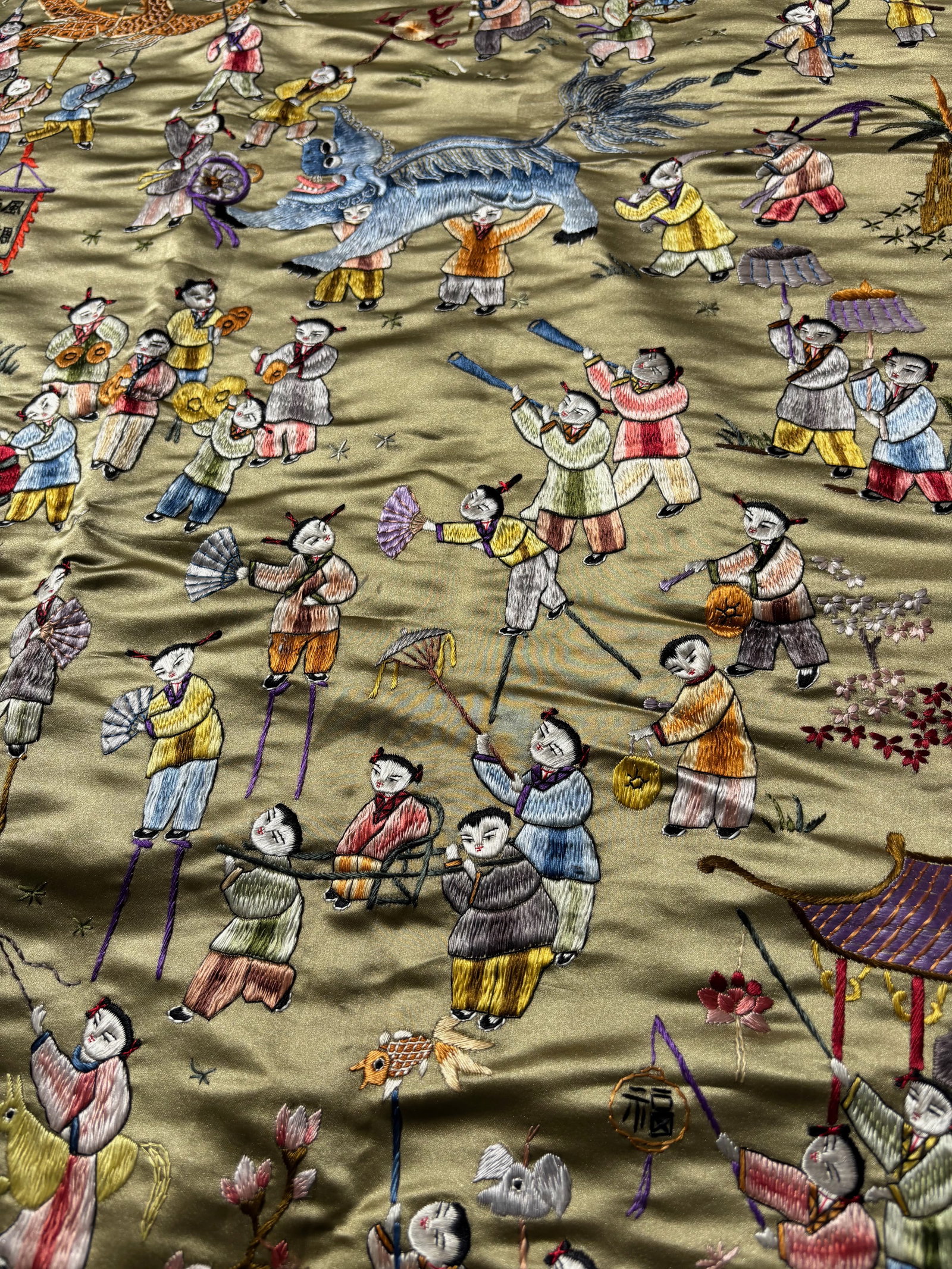 A Chinese embroidered silk panel - 7