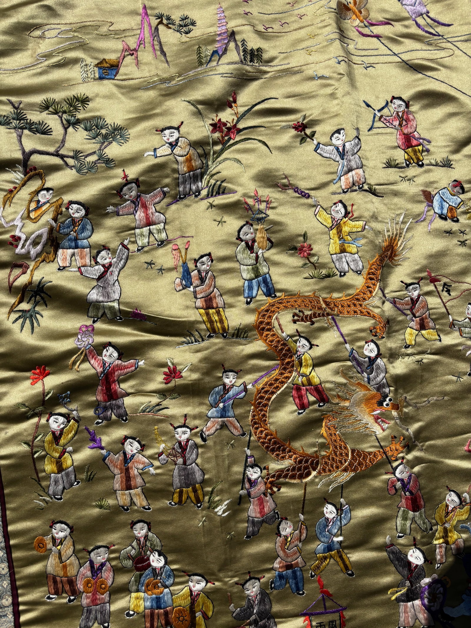 A Chinese embroidered silk panel - 8