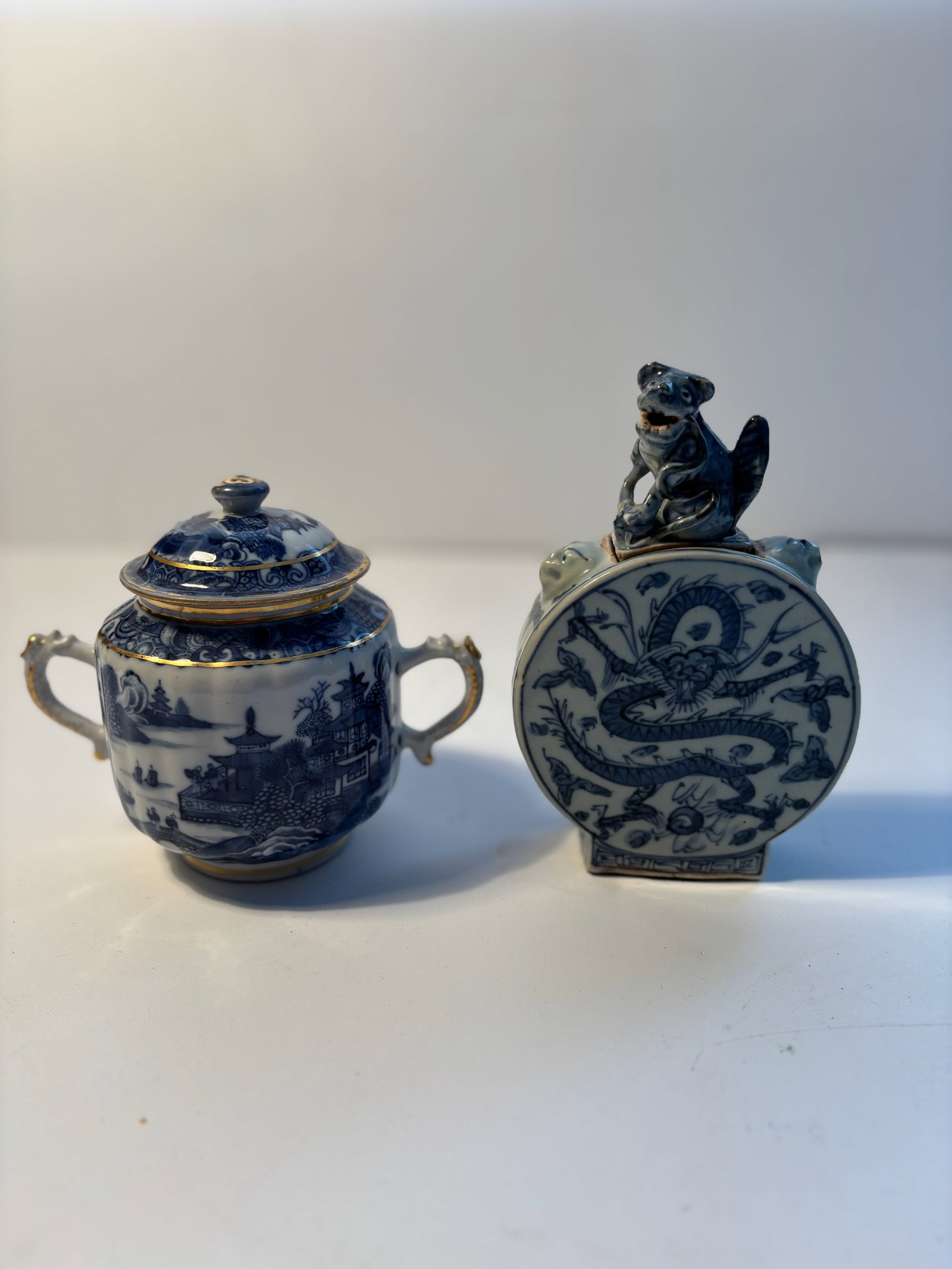 Two Chinse Blue and white porcelain jars with lid (1 of 11)