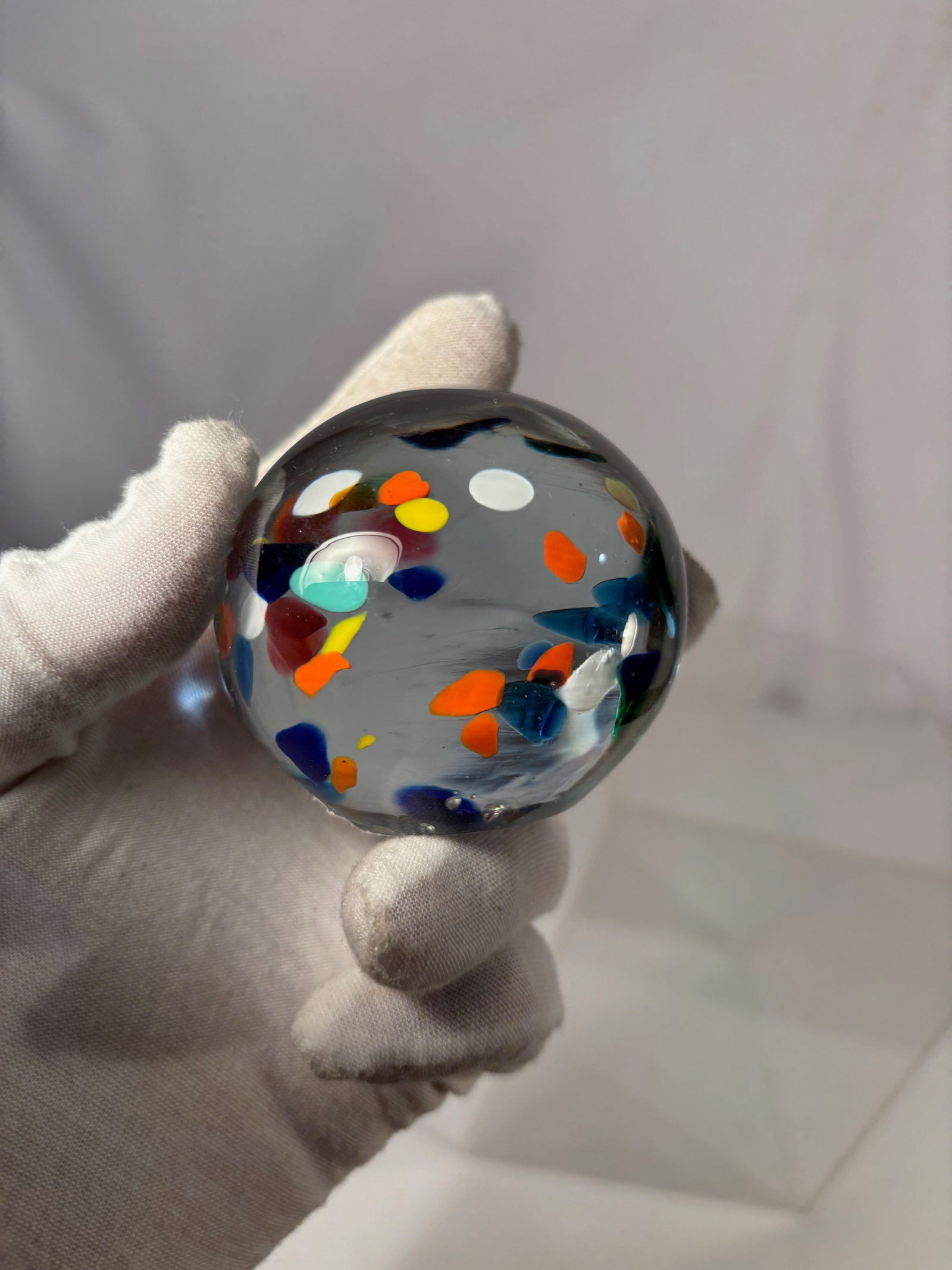 Weinfurtner Handarbeit Art Glass Paperweight, Multicolor Controlled Bubble Design: This is a signed art glass paperweight by Weinfurtner, a German studio known for high-quality handmade glass (“Handarbeit”). The piece features a clear glass body with suspended multicolor inc