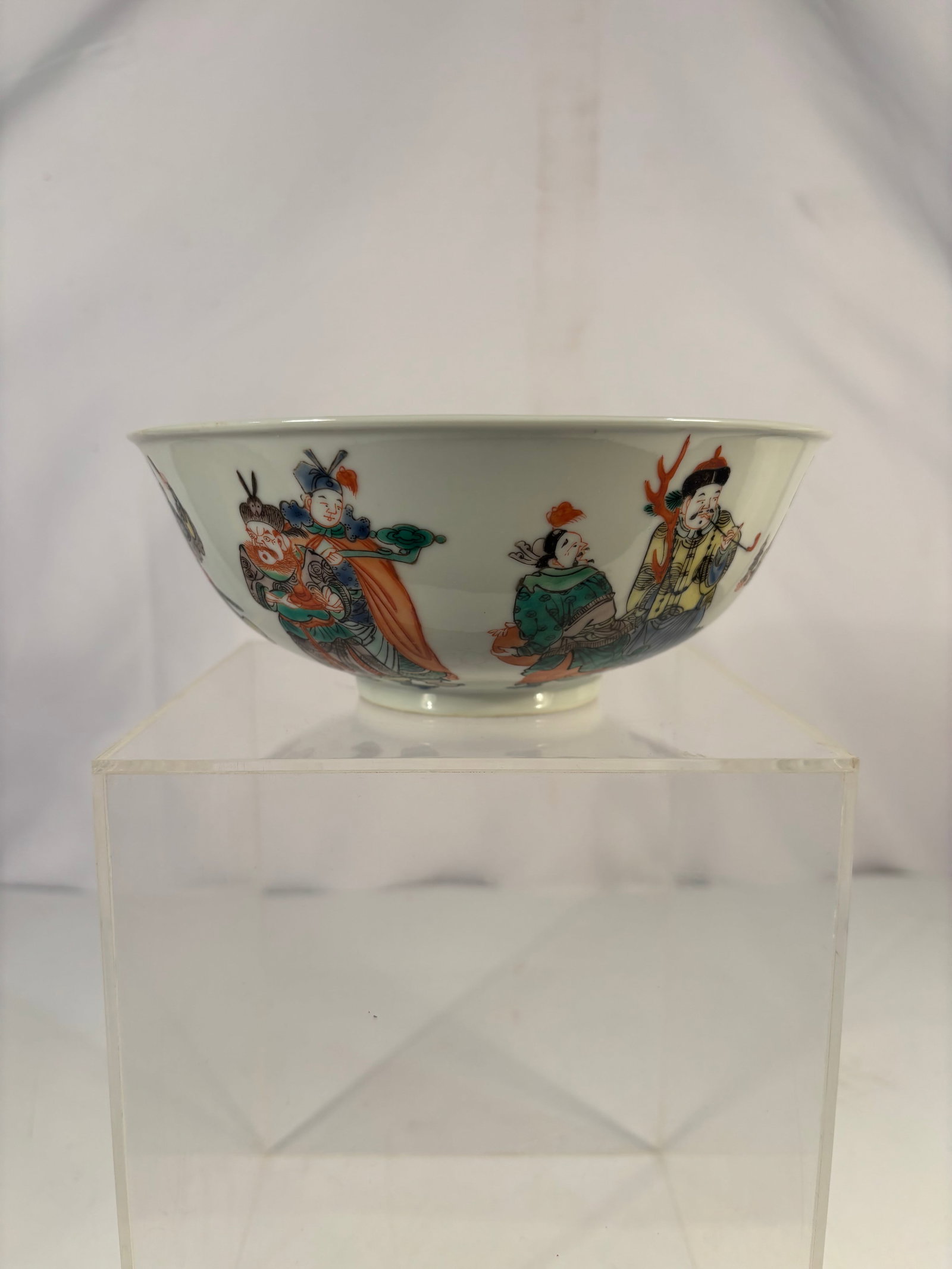 A Chinese Famille Rose Figural Porcelain Bowl (1 of 15)