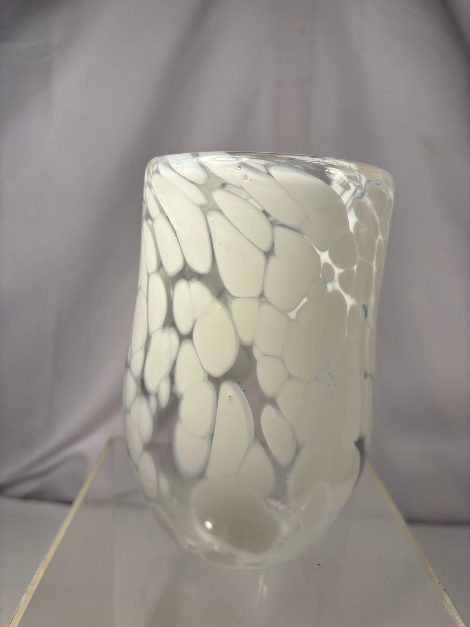 Art Glass Tumbler with Mottled White “Snowflake?? Design, Signed and dated 2002: studio art glass vessel of cylindrical form, featuring an organic mottled pattern of white glass cells fused throughout the body, creating a snowflake or cobweb-like visual effect against the clear gr
