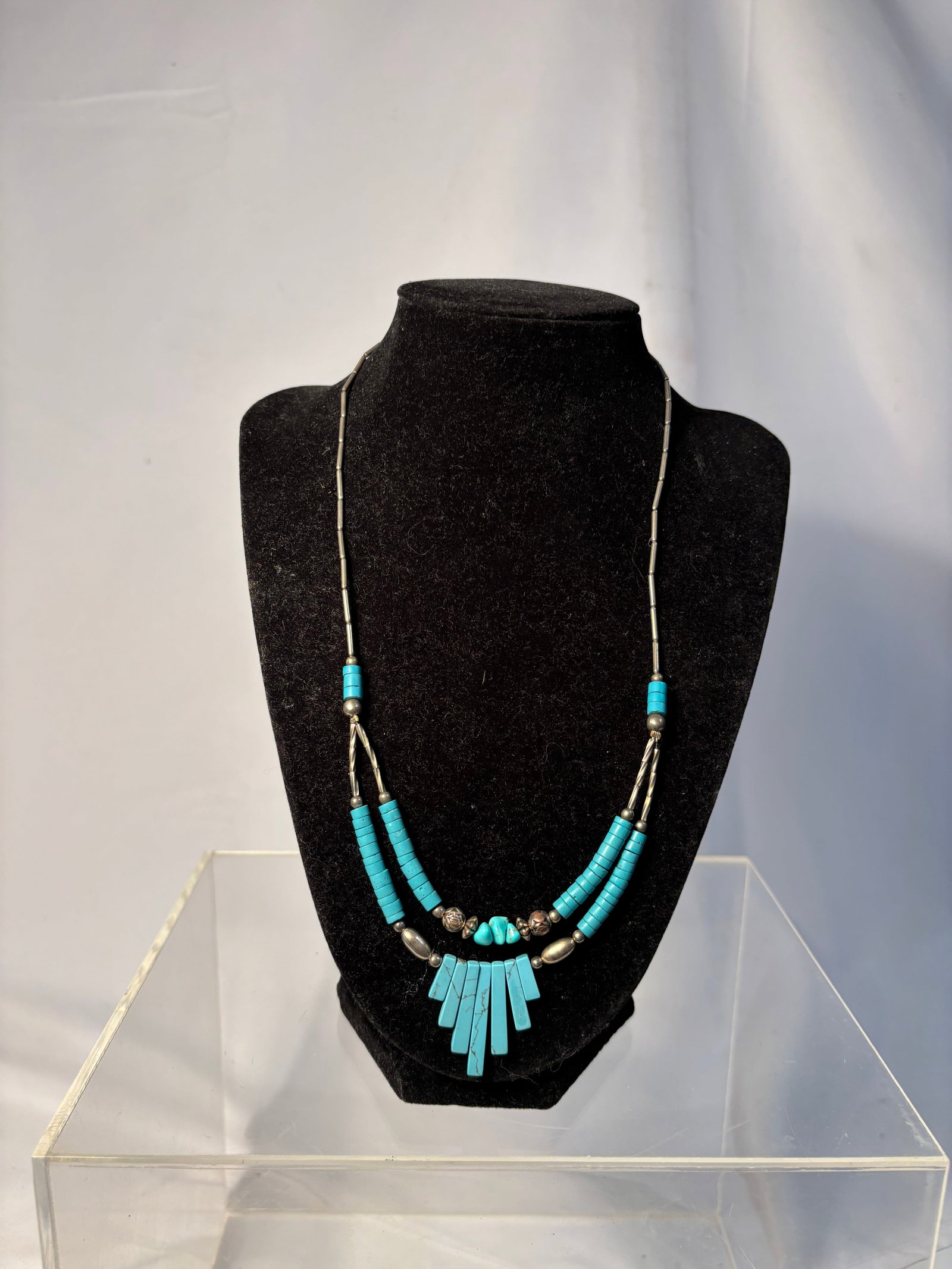 Southwestern / Navajo Style Turquoise Necklace (1 of 4)