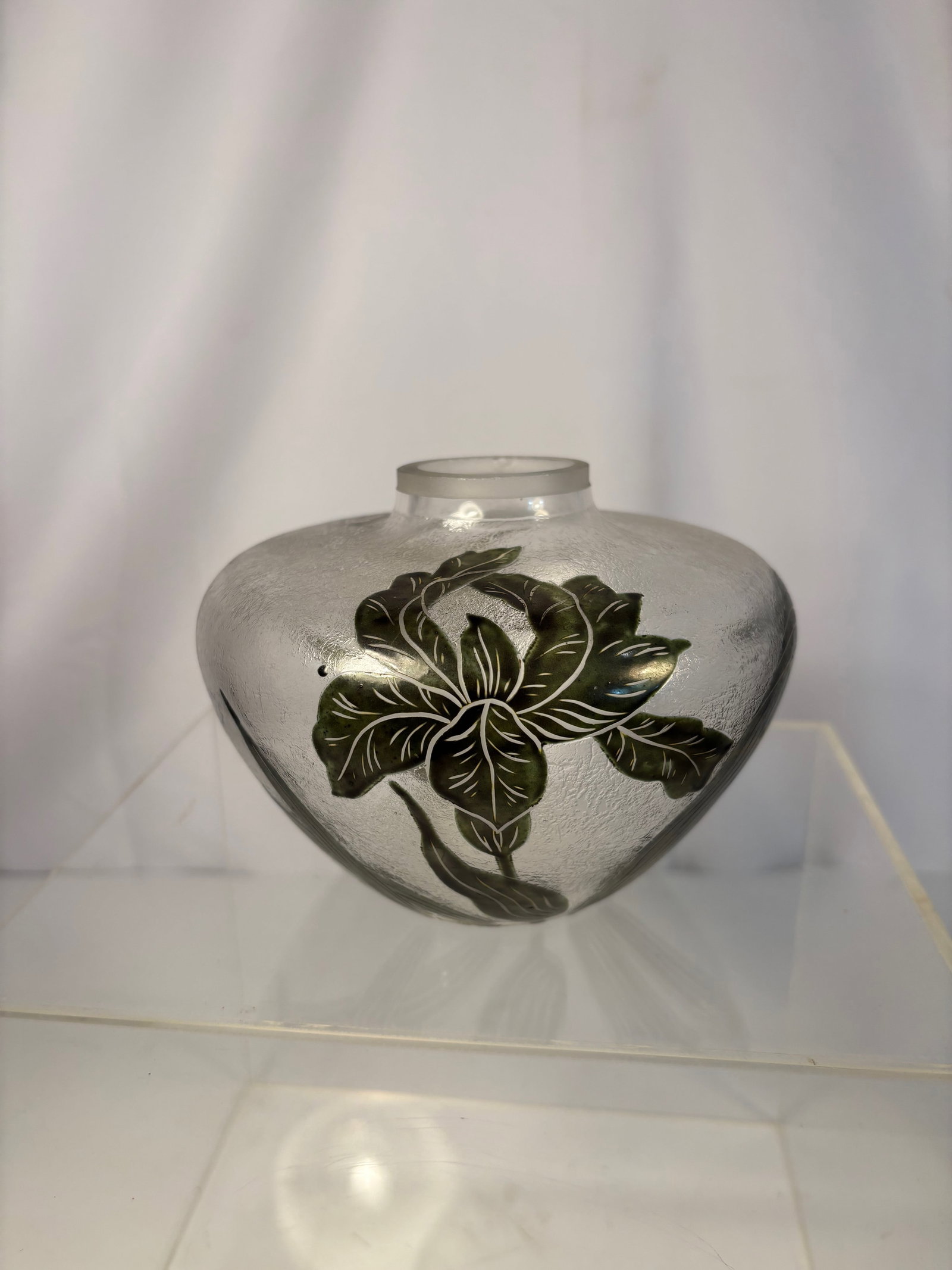 A Swedish Fiskgraal Art Glass Vase with Green Leaf Motif, c. 1970–1990: A fine Swedish Fiskgraal vase, mid- to late 20th century. The flattened globular form features encased green and white leaf motifs suspended within clear glass, overlaid with a finely frosted outer