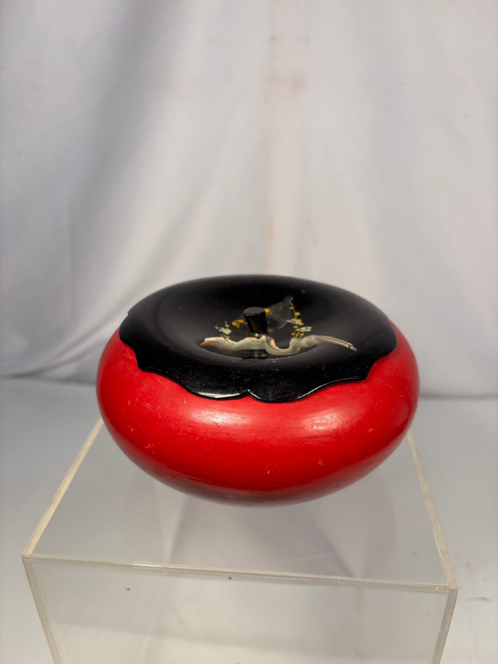 Japanese Red & Black Lacquer Covered Bowl with Gold Decoration (1 of 9)