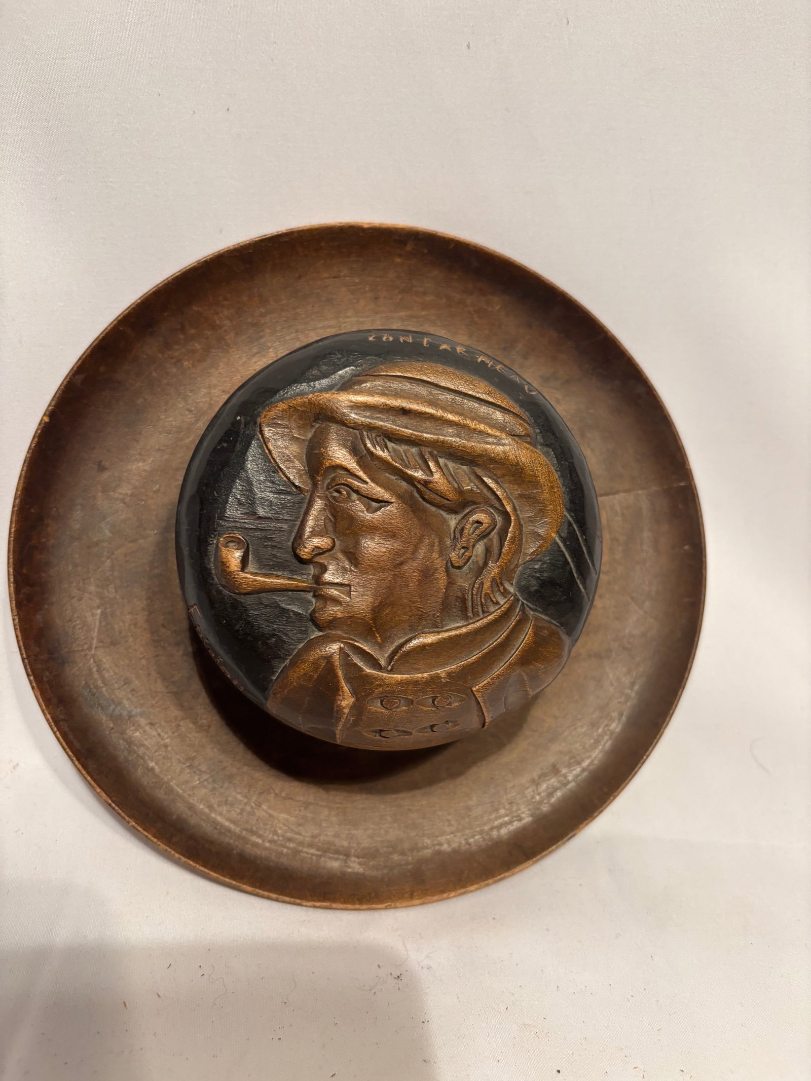 French Hand-Carved Wood Pipe Ashtray with Breton Man, Signed F. Piriou (1 of 8)