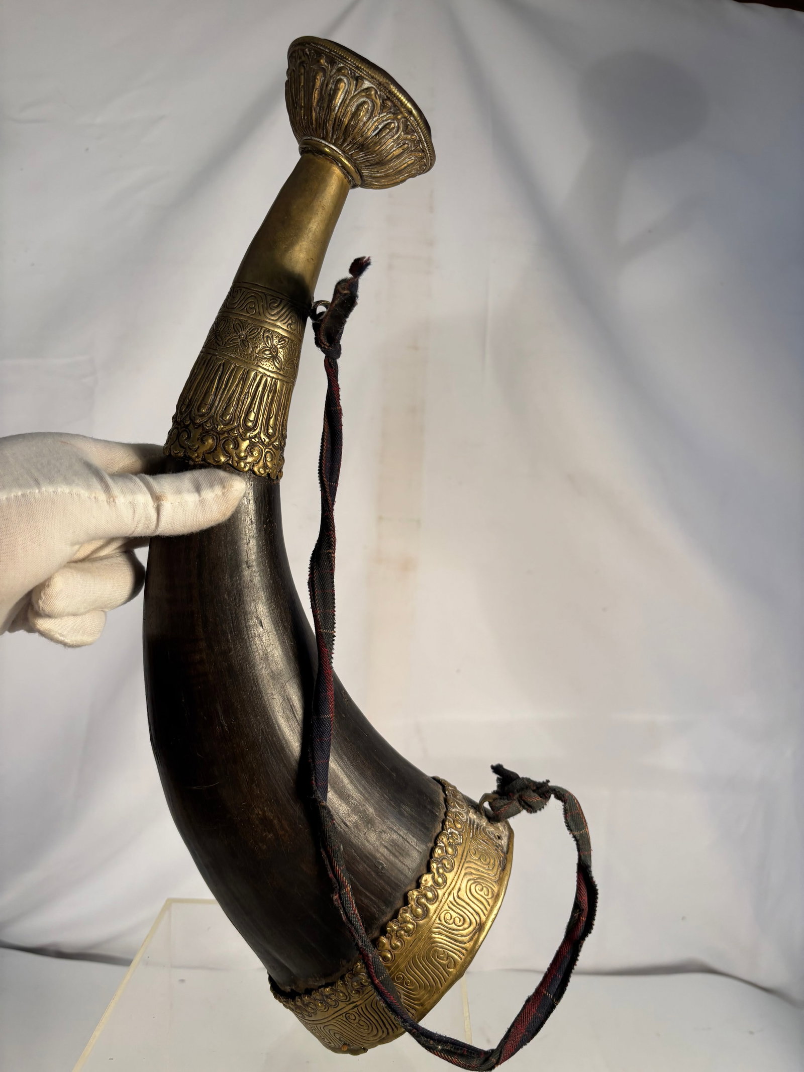 Antique Natural Horn Powder Horn, Brass Mounted, Possibly 19th Century (1 of 7)