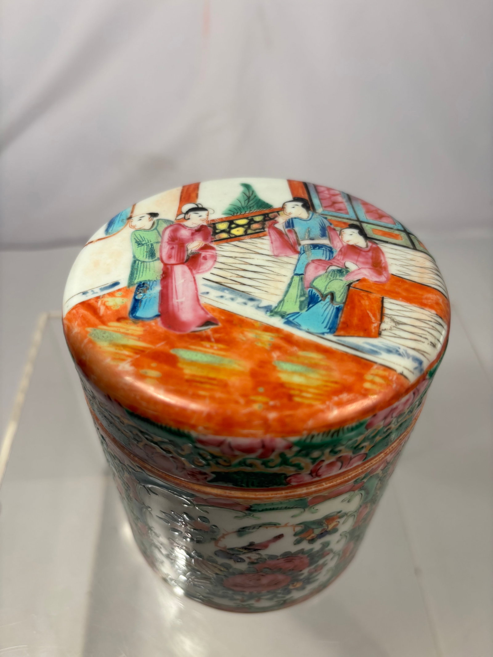 Chinese Canton Famille Rose Porcelain Covered Jar , 19th century (1 of 8)