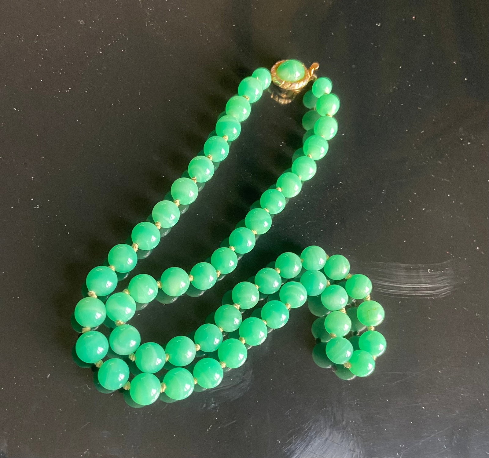 A Chinese green glass beads necklace with clasp