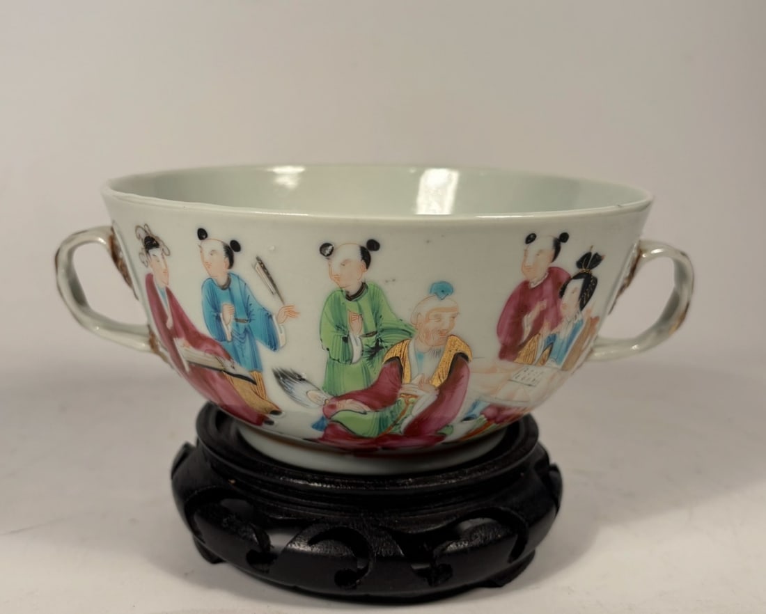 A Chinese Famille Rose Porcelain Two-Handled Bowl