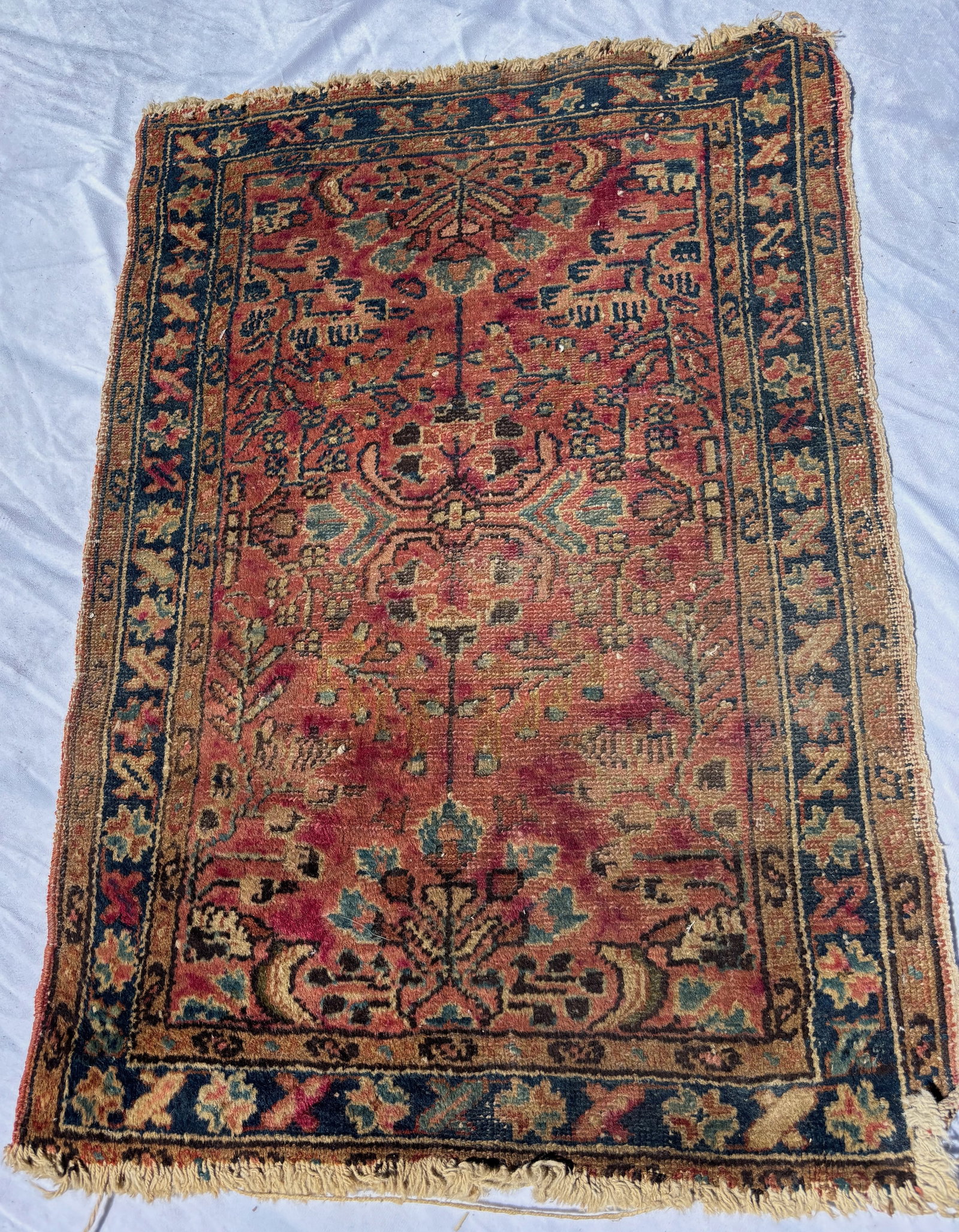 Antique Heriz Style Hand Knotted Wool Rug 23 x 32 in.