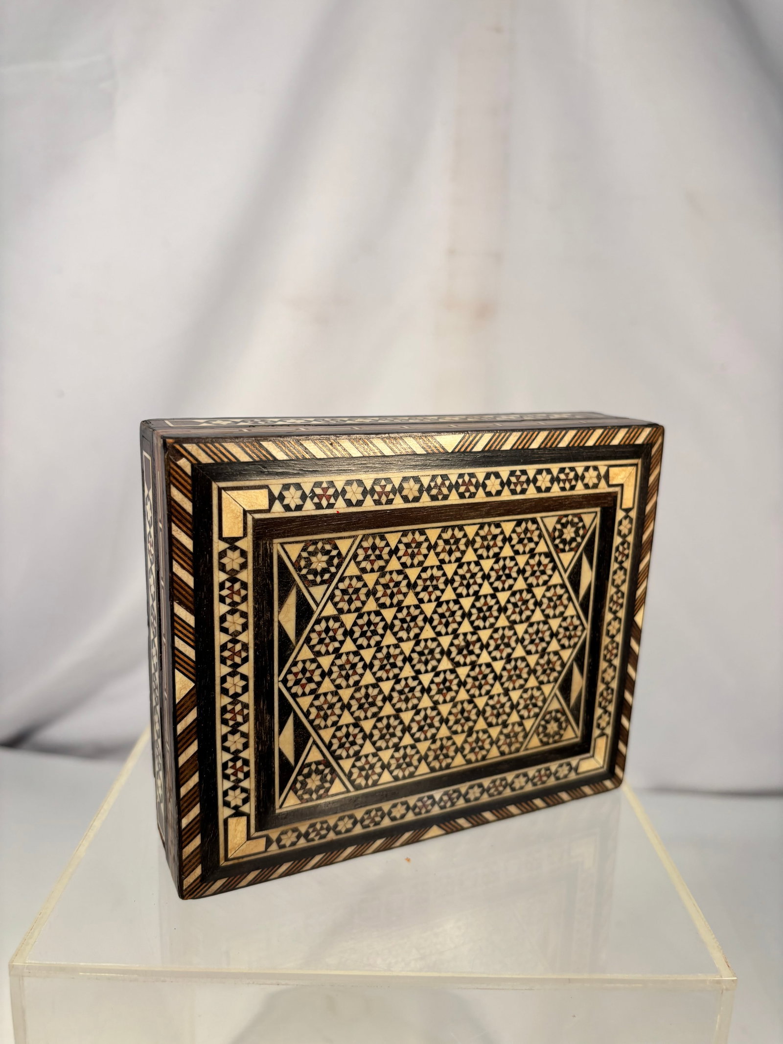 Vintage Syrian Damascus Sadeli Micro-Mosaic Inlaid Wooden Jewelry Box with Red Velvet Interior: Beautiful handcrafted rectangular wooden jewelry or keepsake box featuring intricate Sadeli-style micro-mosaic marquetry throughout the lid and sides. The geometric design incorporates thousands of ti