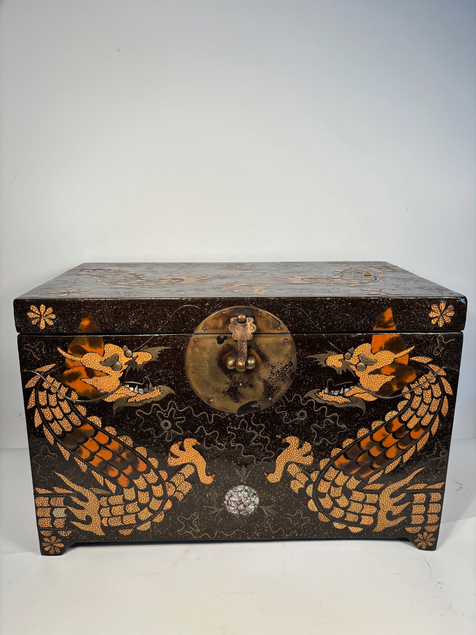 A Korean Mother-of-Pearl Inlaid Lacquer Box with Twin Dragons: Late 19th century to early 20th century, Of rectangular form, the black lacquer surface is richly decorated with a pair of five-clawed imperial dragons in pursuit of a flaming pearl. The dragons’ bo