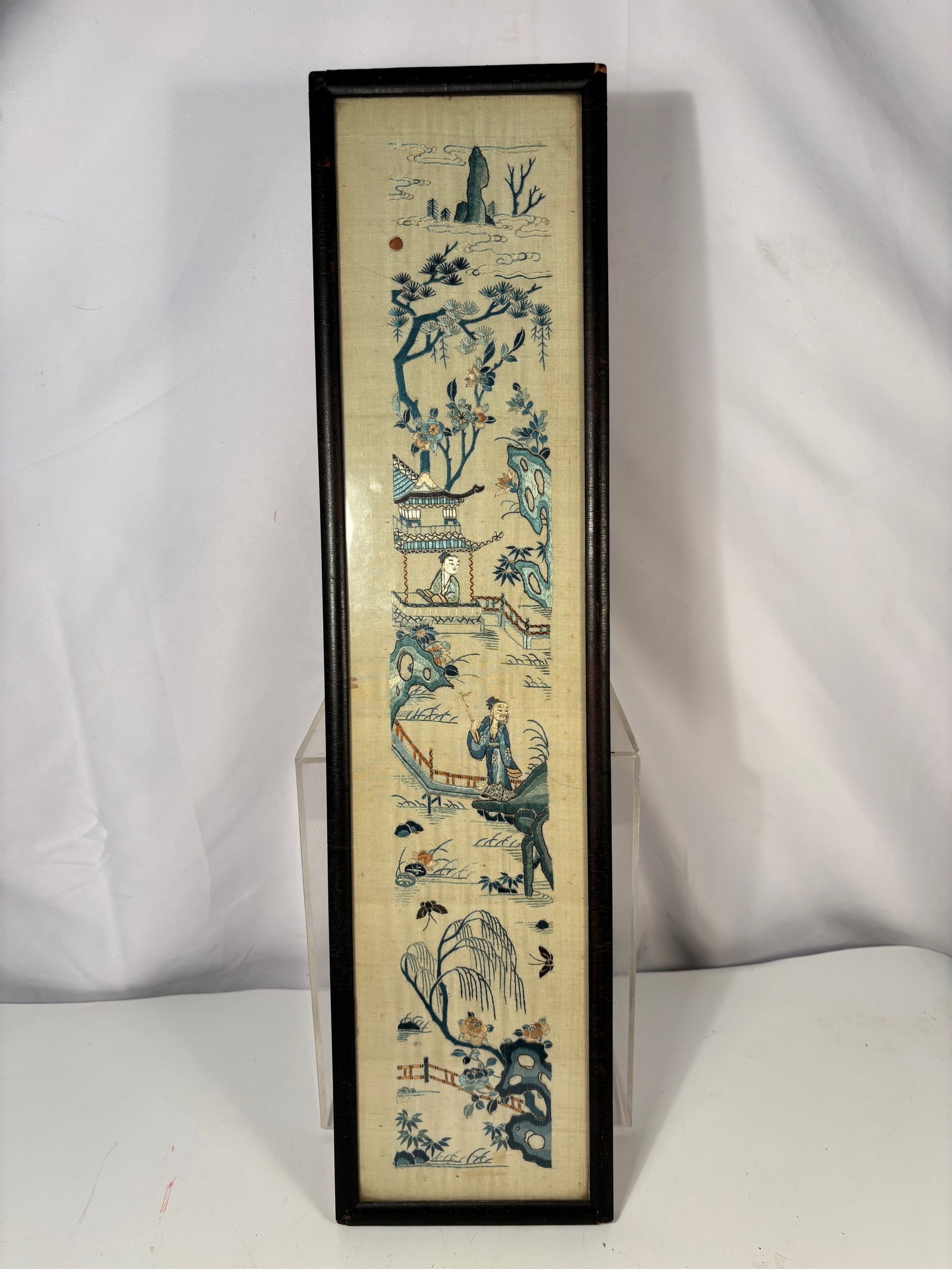 A Chinese Export Silk Embroidery Panel with Figures in Garden Landscape, Late Qing Dynasty: A finely executed Chinese export silk embroidery panel, likely dating to the late Qing dynasty (19th–early 20th century). The vertical composition depicts an elegant garden scene with scholars and a