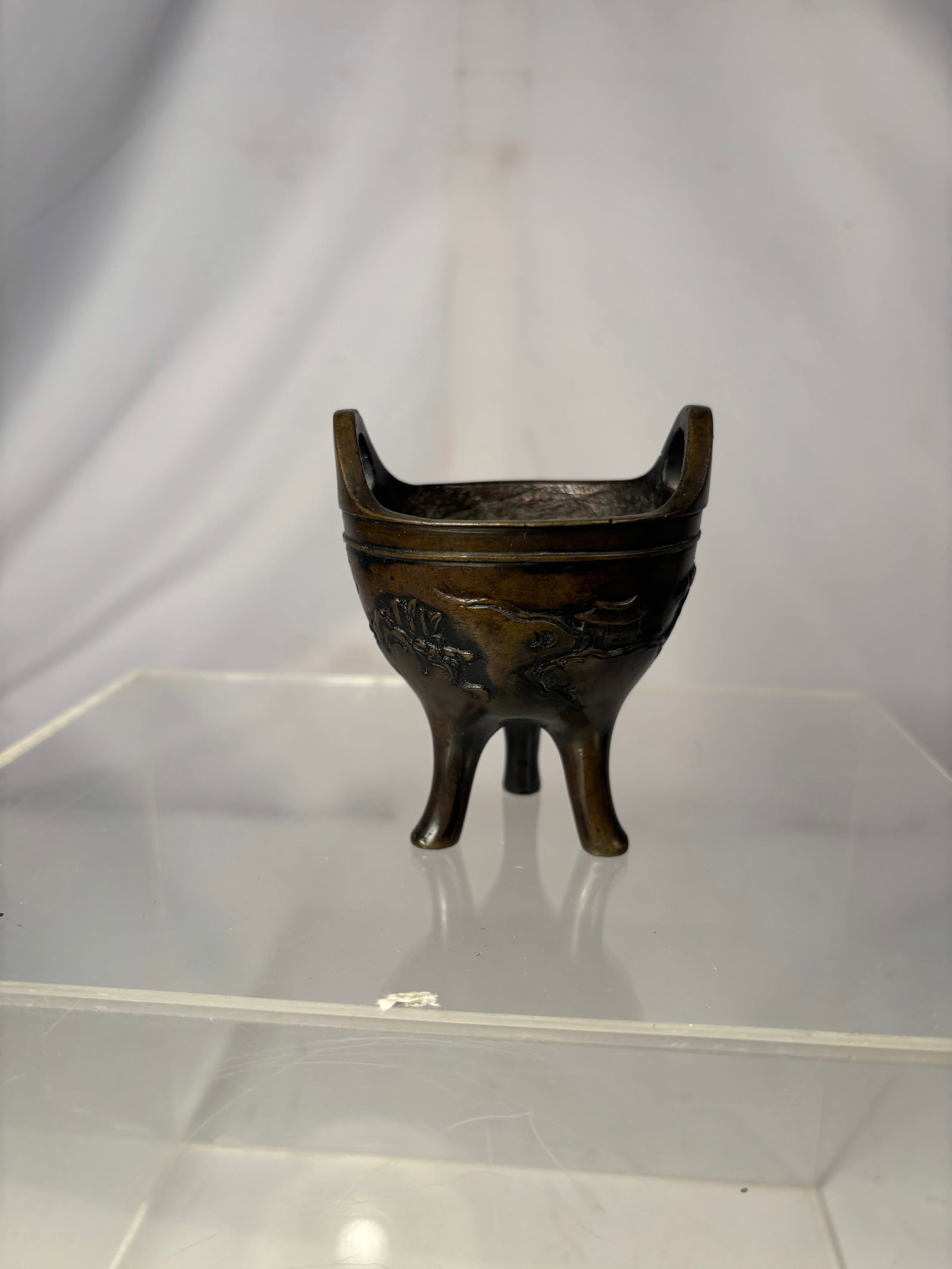 Japanese Bronze Tripod Censer with Floral and Bird Relief Meiji Period (1868–1912 )