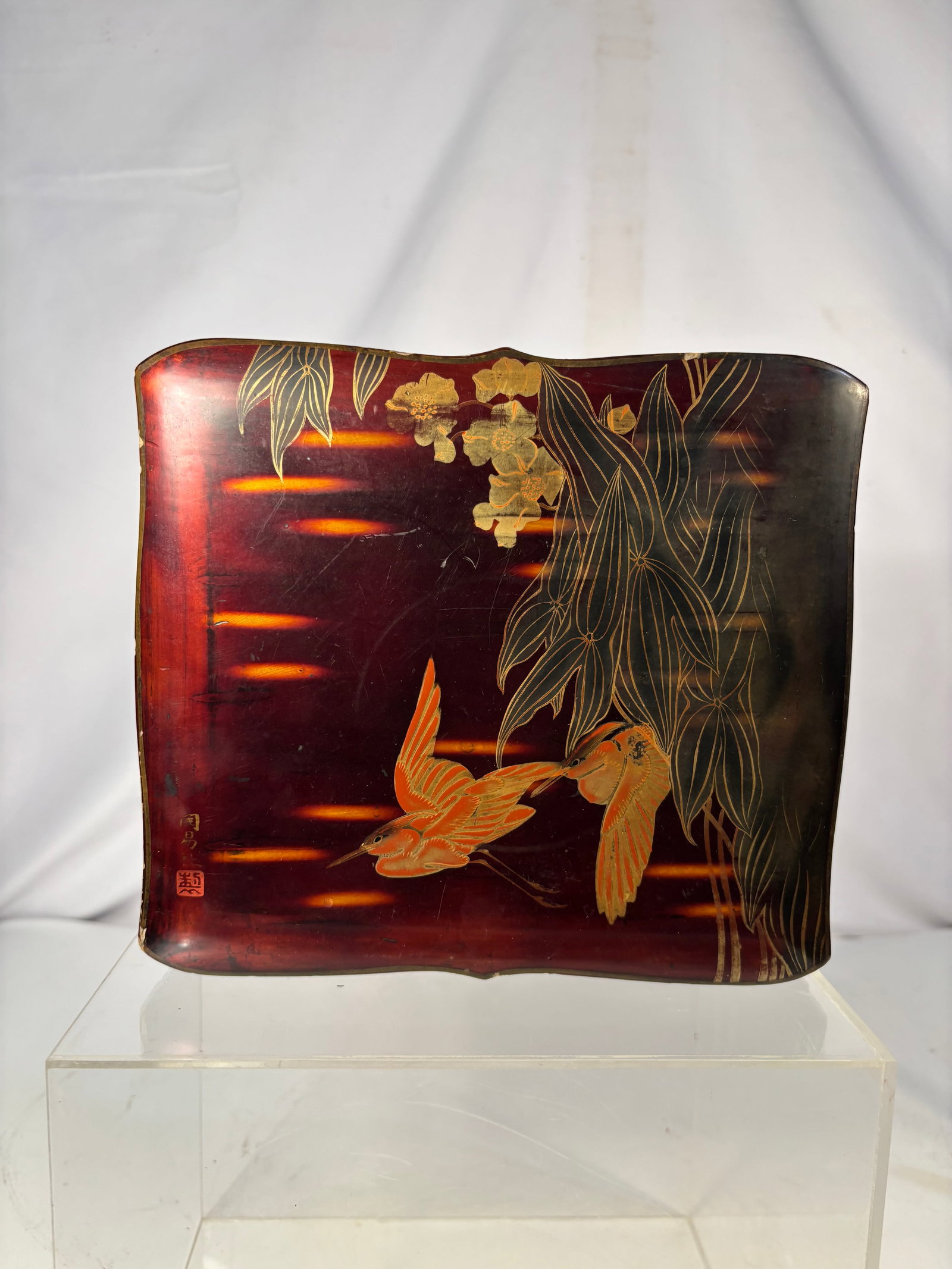 Vintage Japanese Lacquered-Wood Box with Gilt Birds and Willow, Signed: A vintage Japanese lacquered-wood storage or jewelry box of shaped rectangular form. The hinged cover is finished in deep reddish-brown and black lacquer with horizontal wood-grain effects, decorated 