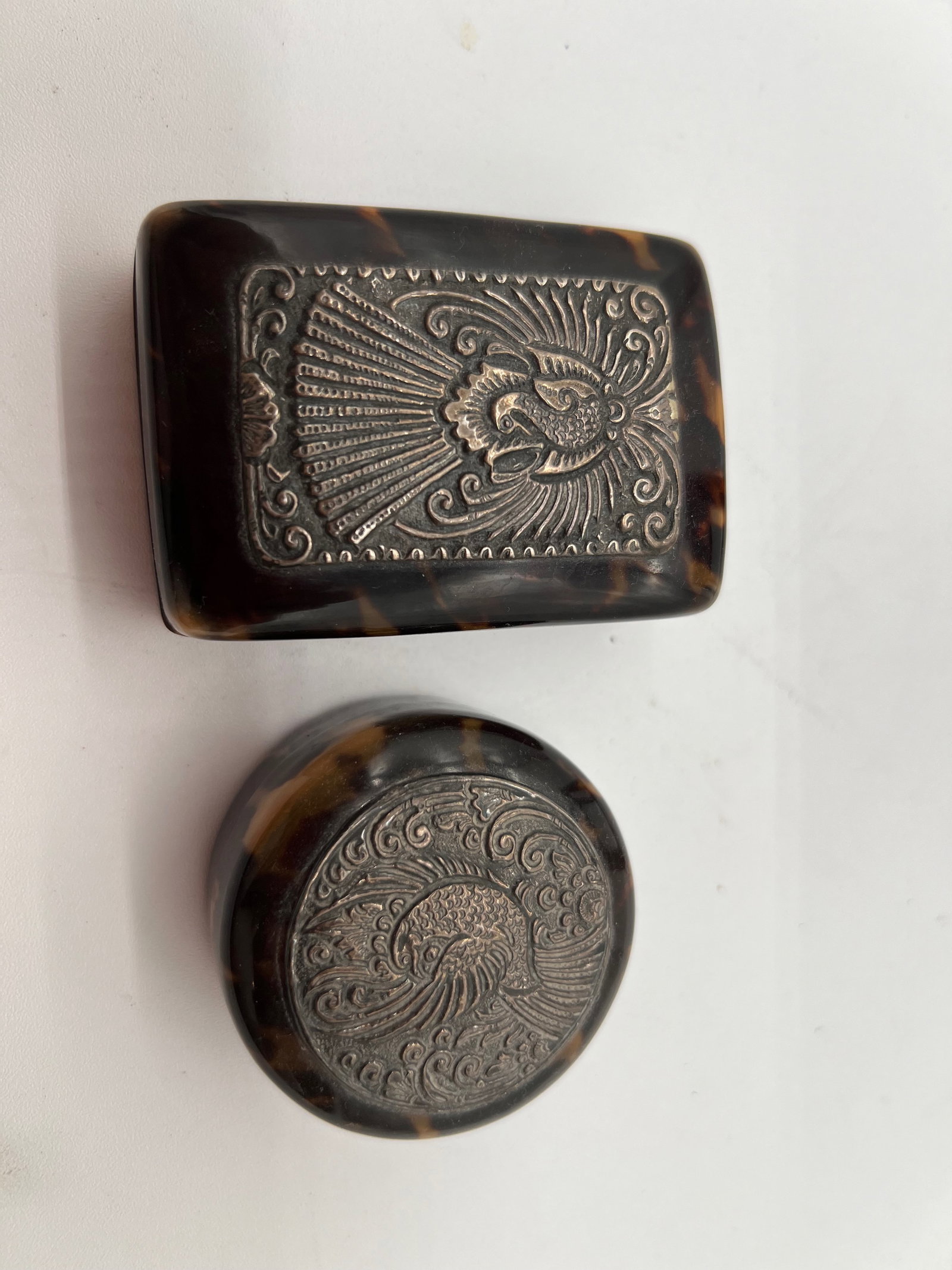A set of 2 turtle shell jewelry boxes with silver phoenix carving top: It seems that the two items have decorative tops featuring intricate engravings of birds, and they are made from or designed to look like turtle shells. Dimensions?One round box diameter: 2 inches ; t