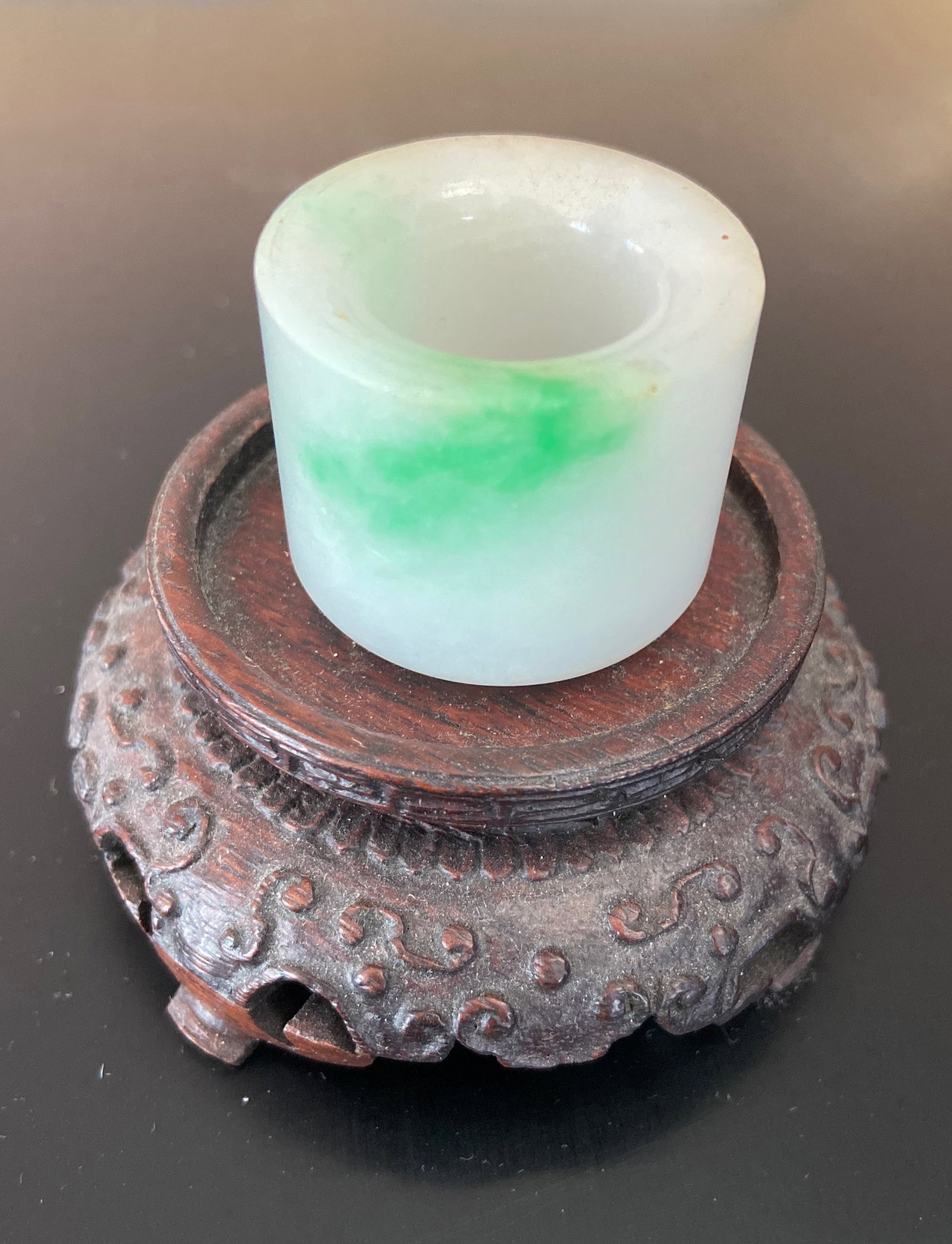 A Chinese jadeite archer ring: Qing Dynasty (1644-1912); Provenance: From an prominent Midwest family collection in US.Dimensions?Diameter : 3.5 cm Heigh: 3 cm ;