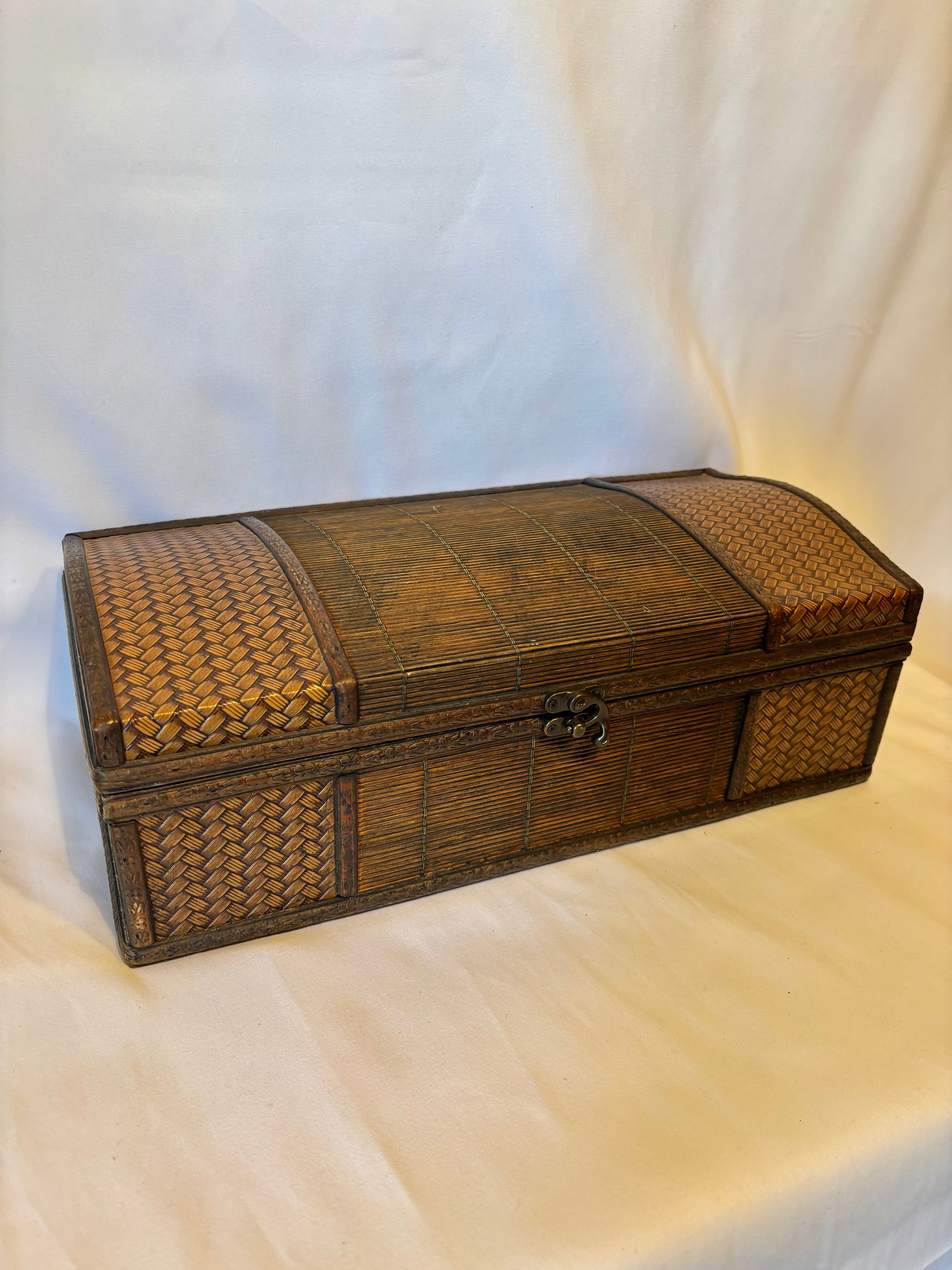Vintage Japanese Woven Bamboo Jewelry / Document Box: Vintage Japanese decorative box having domed lid with alternating bamboo veneer and woven rattan panels, fitted with metal clasp closure. Likely Sh?wa period, early to mid-20th century. Handmade const