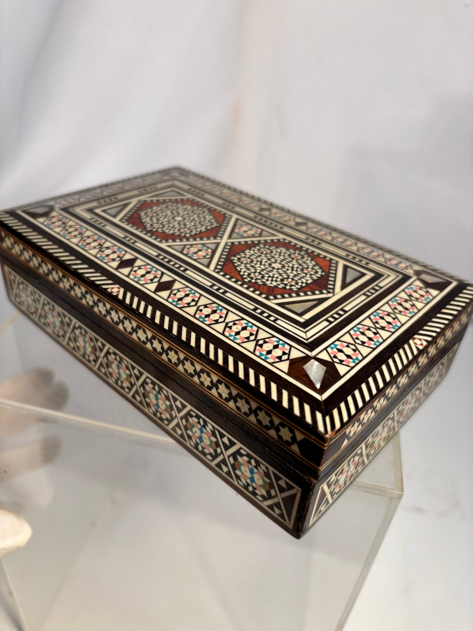 Fine Vintage Syrian Damascus Sadeli Micro-Mosaic Inlaid Walnut Jewelry Box: Exquisite handcrafted Syrian Damascus jewelry or keepsake box featuring intricate Sadeli-style micro-mosaic marquetry composed of thousands of individually set geometric wood and bone inlays with colo