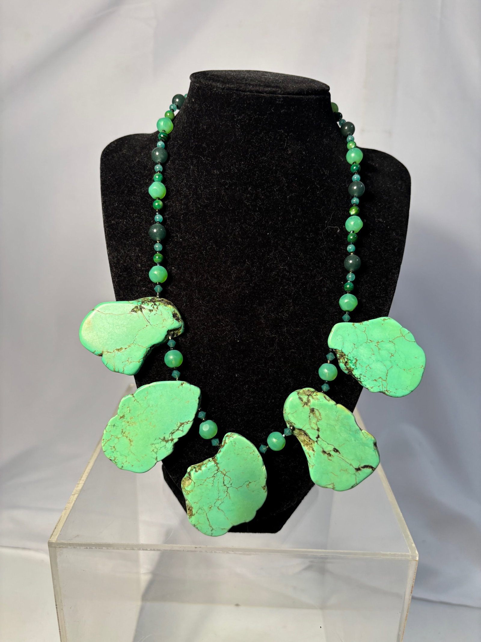 Turquoise Necklace with Large Irregular Slab Beads, Southwestern Boho: A bold statement necklace composed of green beads with large irregular slab-form turquoise The piece features organic shapes with natural-style matrix patterning and graduated bead sizes, creating a s