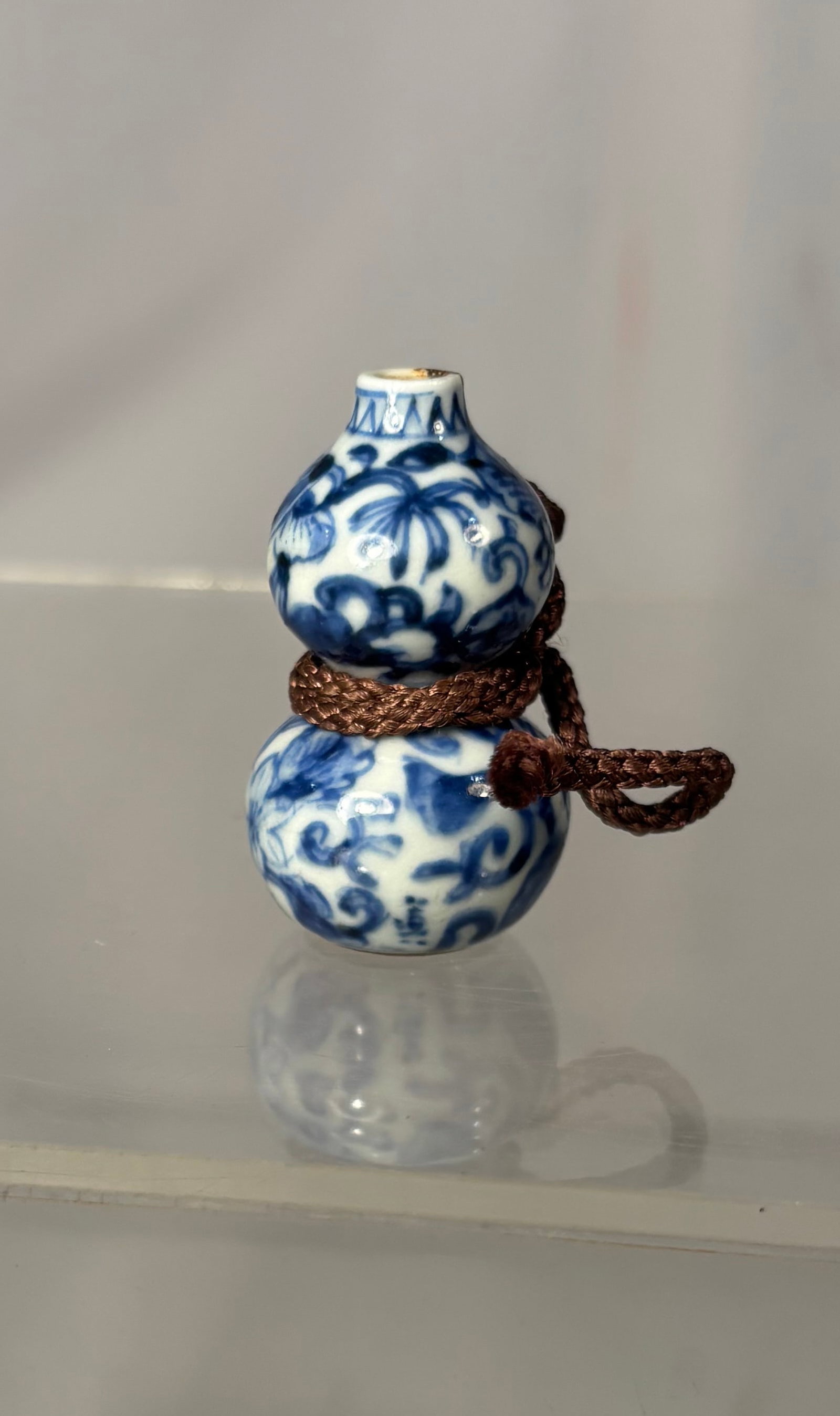 Japanese Blue and White Porcelain Double-Gourd Hyotan Netsuke 19th century, Edo to Meiji period (1 of 10)