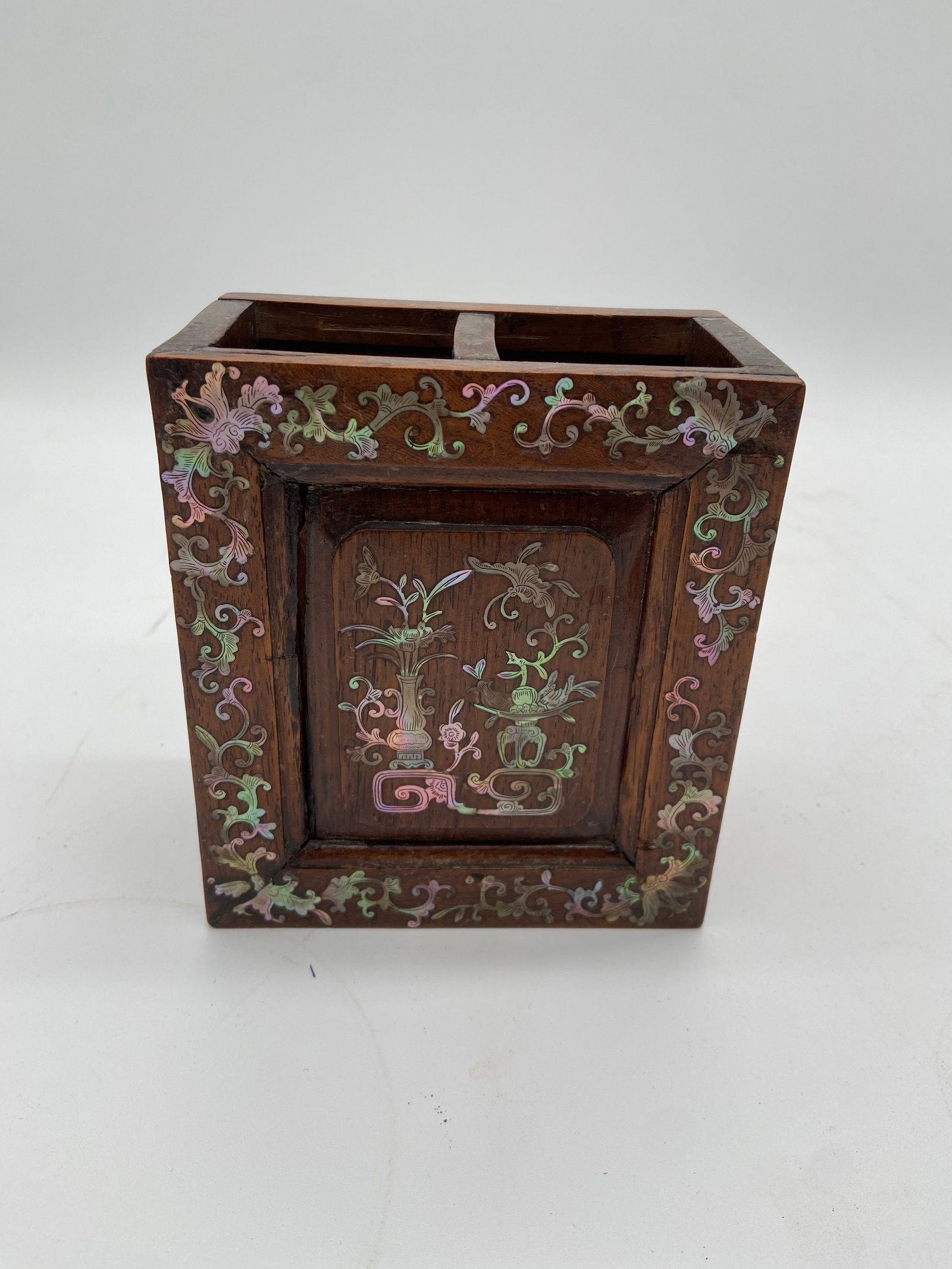 A Chinese HUANGHUALI BRUSH POT Signed by CEN Zi Ping: Qing Dynasty (1644-1912); The beautifully crafted wooden box with intricate carvings and what appears to be inlaid detailing, possibly made from mother of pearl or a similar material. The carved
