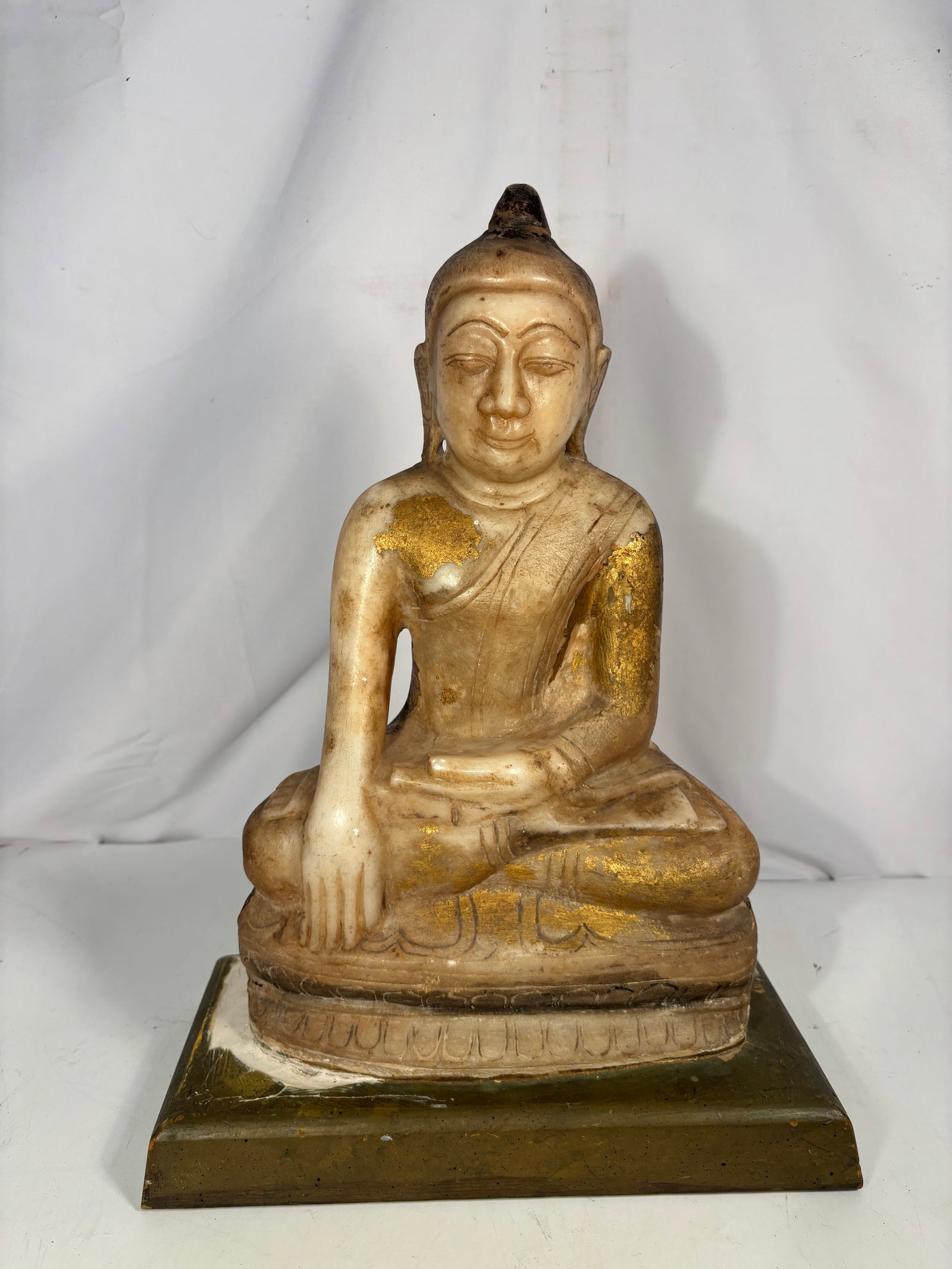 An 18th/19thC Burmese Marble Seated Buddha Statue (1 of 11)