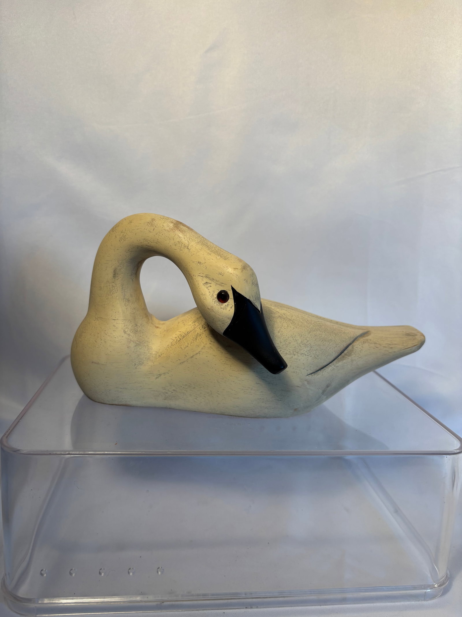 Vintage Folk Art Carved and Painted Preening Swan (1 of 7)