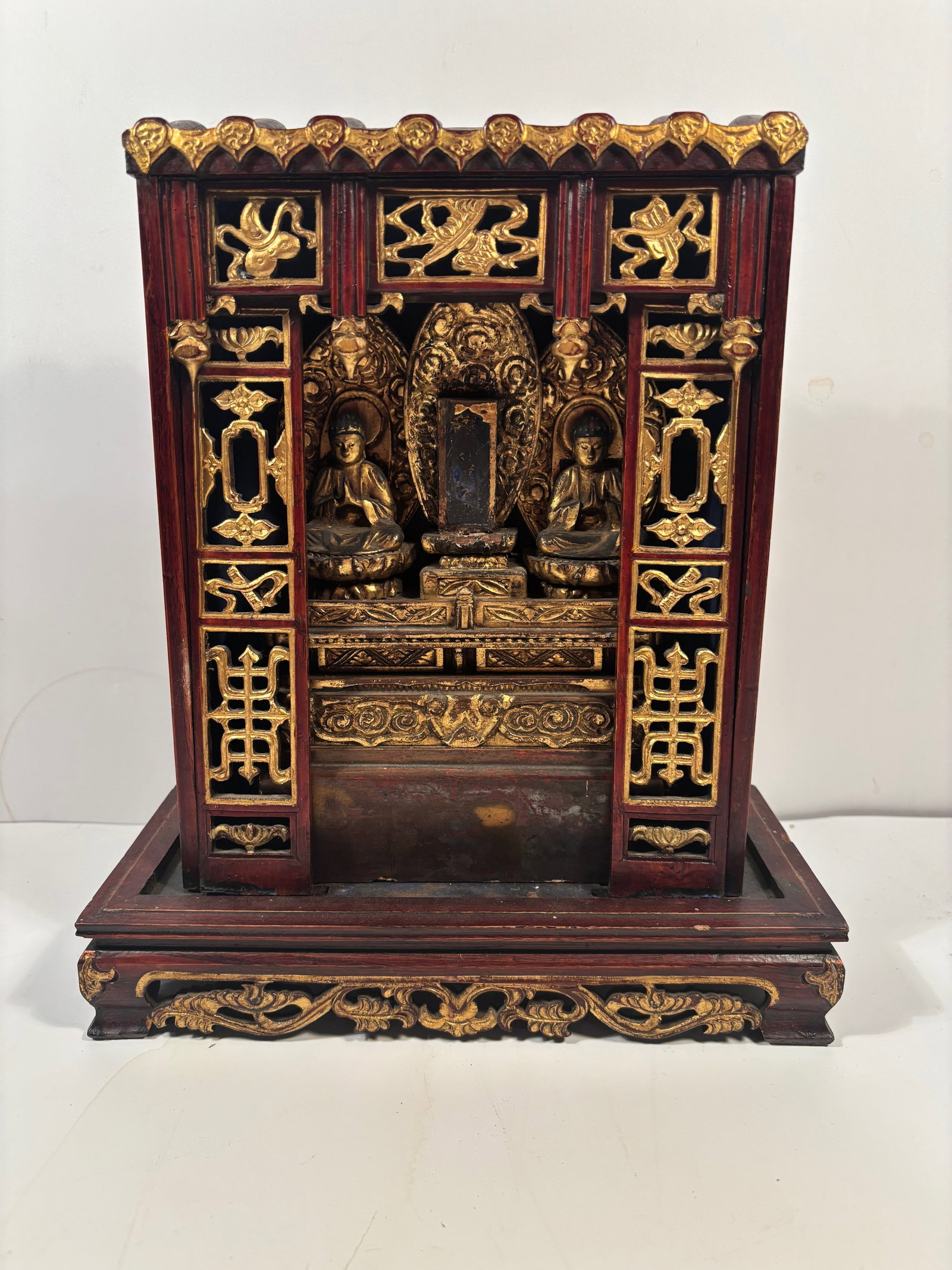 A Chinese gilted wood carved buddhist altar: Qing Dynasty (1644-1912);very detailed carving and layered gold leaf . Measurement: Dimensions?qq