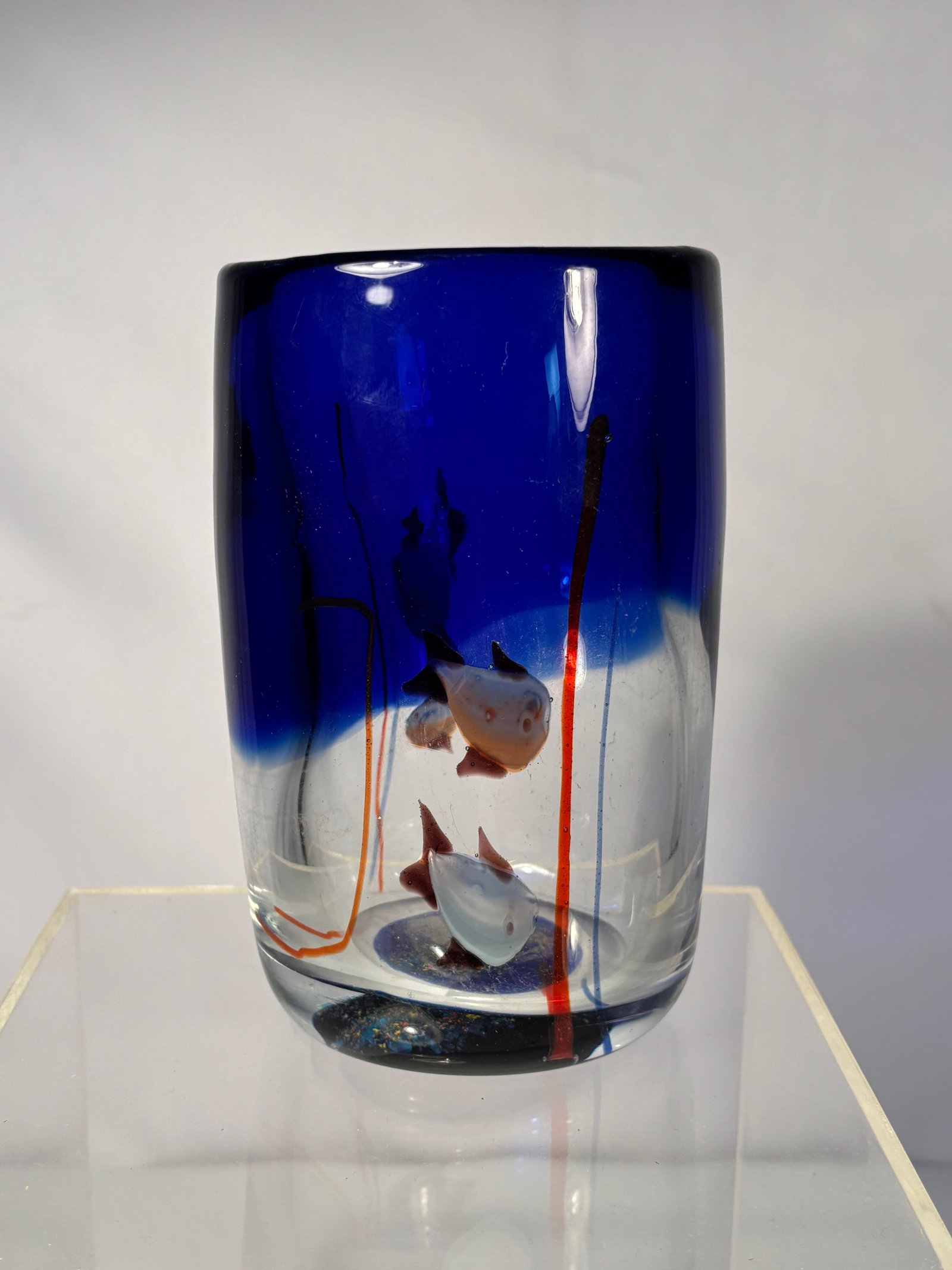 Murano Art Blown Glass Tropical Fish Aquarium Vase Blue.: A vintage Murano art glass vase of flaring, rounded form, featuring a vivid cobalt blue interior with an encased orange tropical fish in relief. Crafted using the blown glass technique with controlled