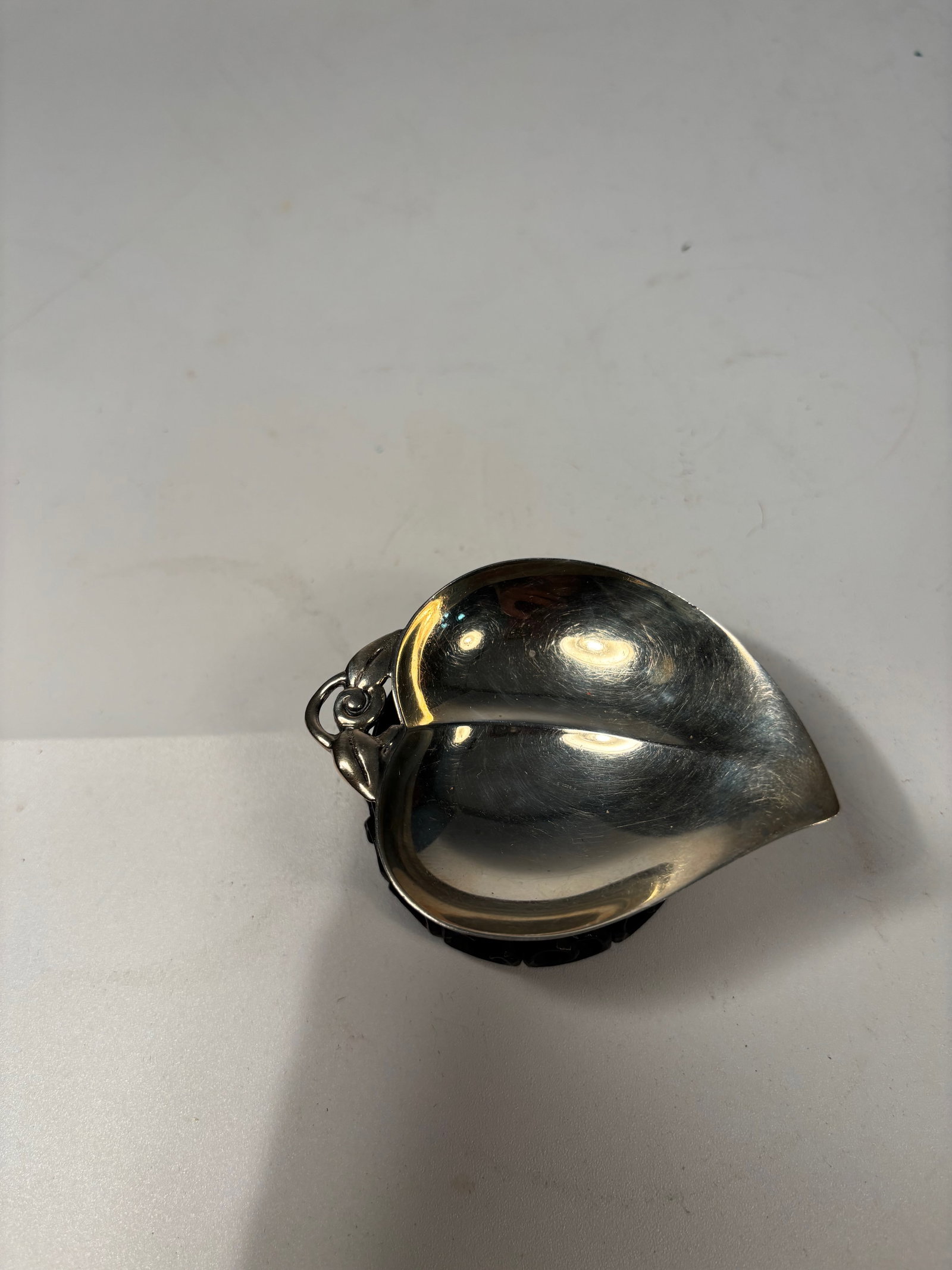 Tiffany and Co Sterling Silver Nut Dish Leaf Shape with Feet 1.25 ozt: A beautiful Tiffany and Co sterling silver nut dish in the form of a leaf with ball feet It is not monogrammed and is in good vintage condition. Delightful!Dimensions?This dish measures 1/2" tall x 3 