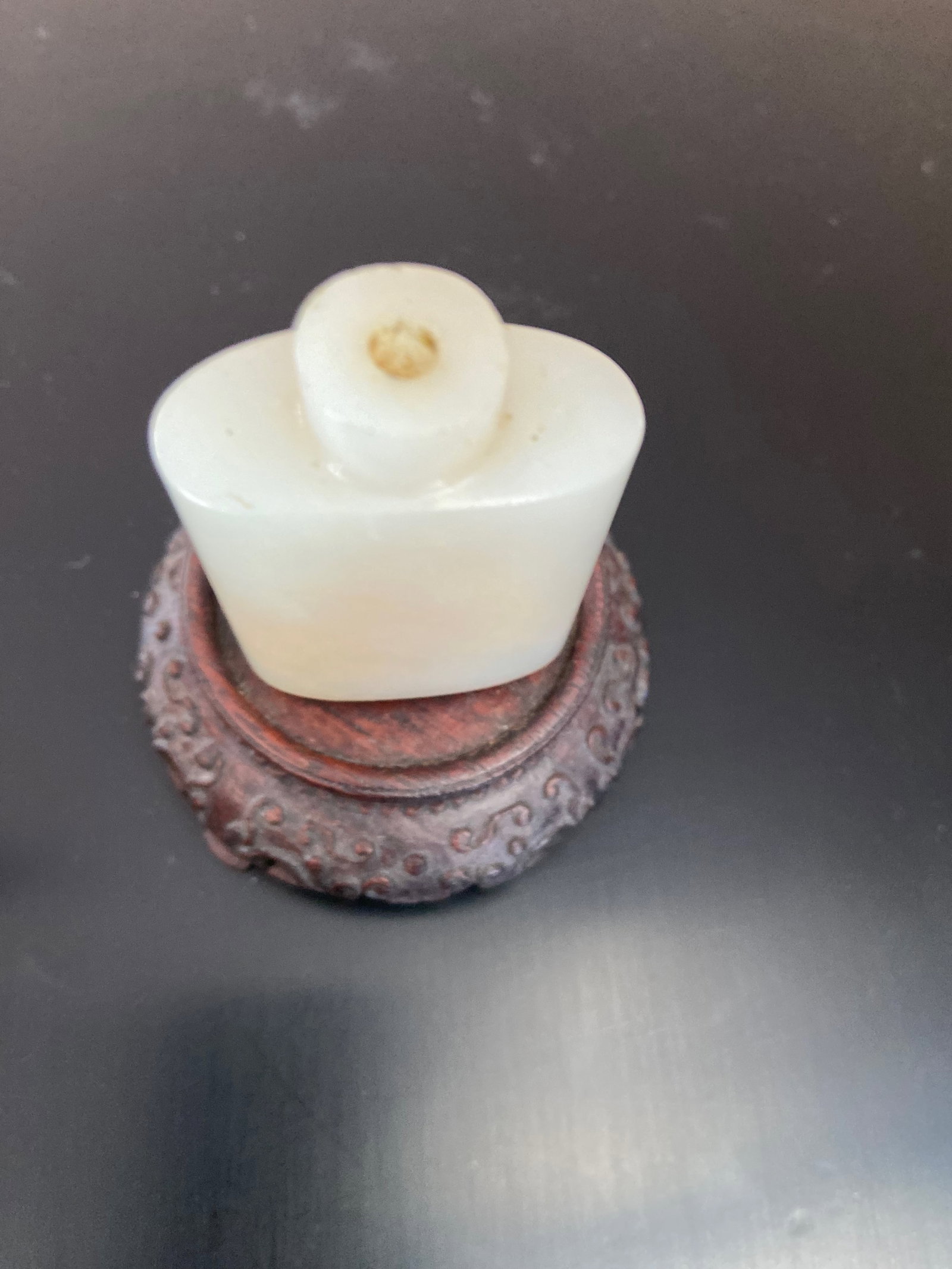A Chinese nephrite jade snuff bottle - 11