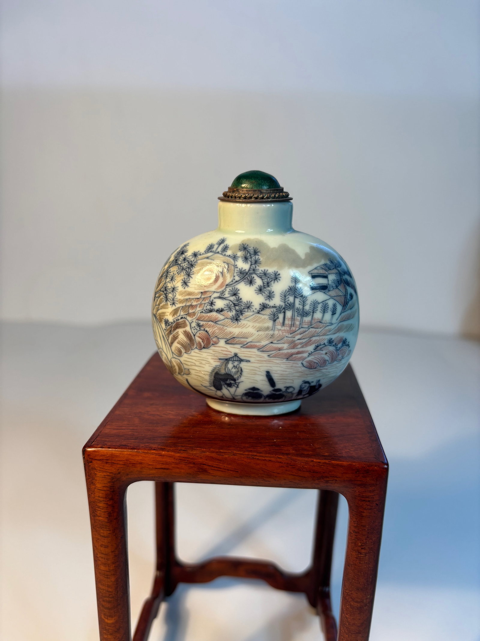 A Chinese nephrite jade snuff bottle - 2