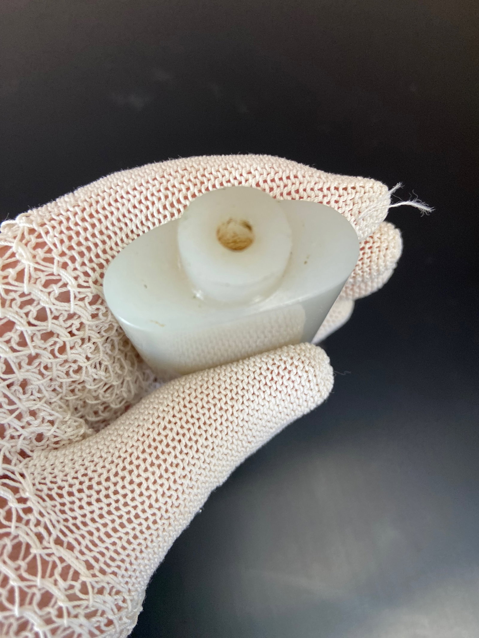 A Chinese nephrite jade snuff bottle - 8