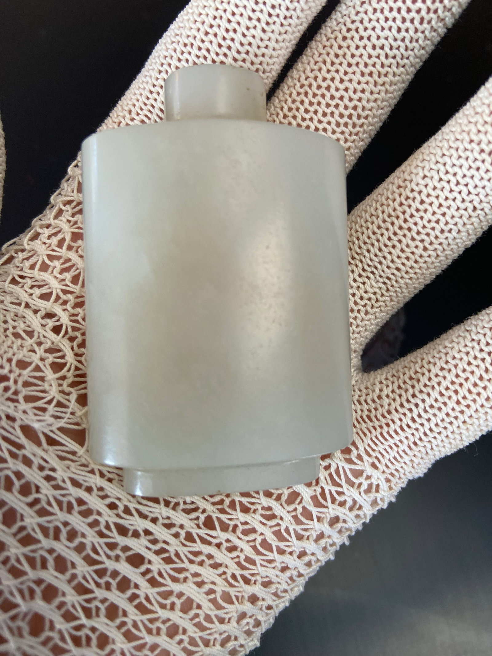 A Chinese nephrite jade snuff bottle - 9