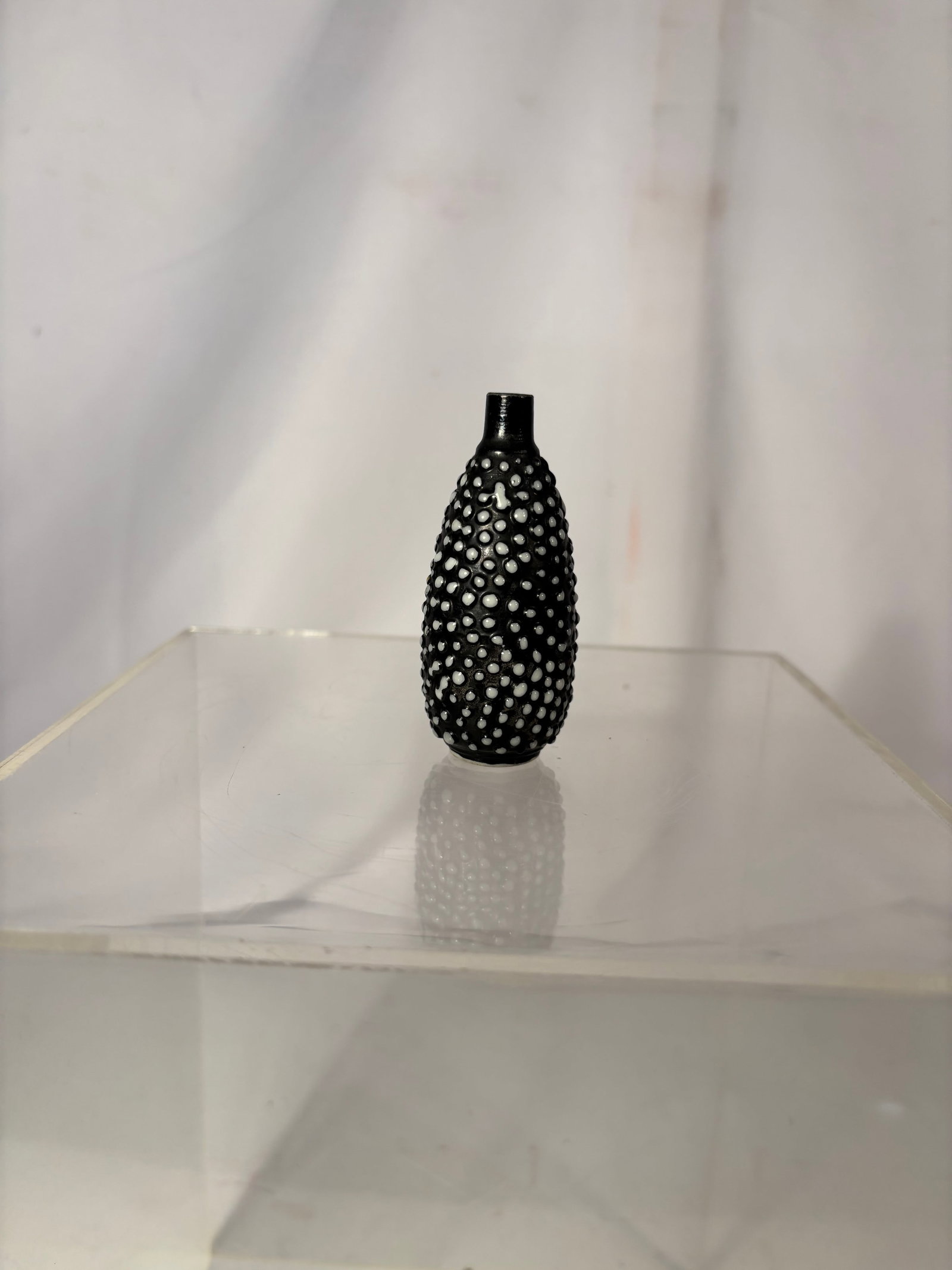 Chinese Shagreen-Style Porcelain Snuff Bottle 18th century (1 of 8)