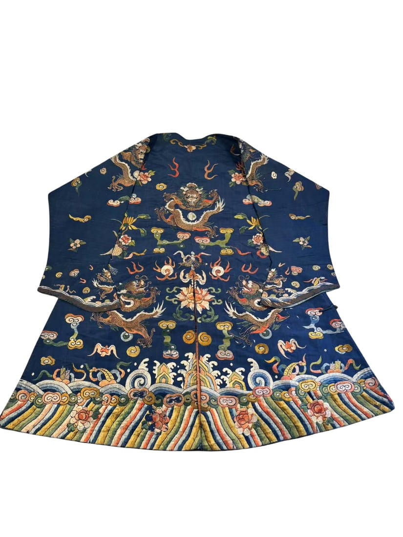 A Chinese embroidery Five-Clawed Dragon robe: 19TH CENTURYDimensions? Length: 30 inches