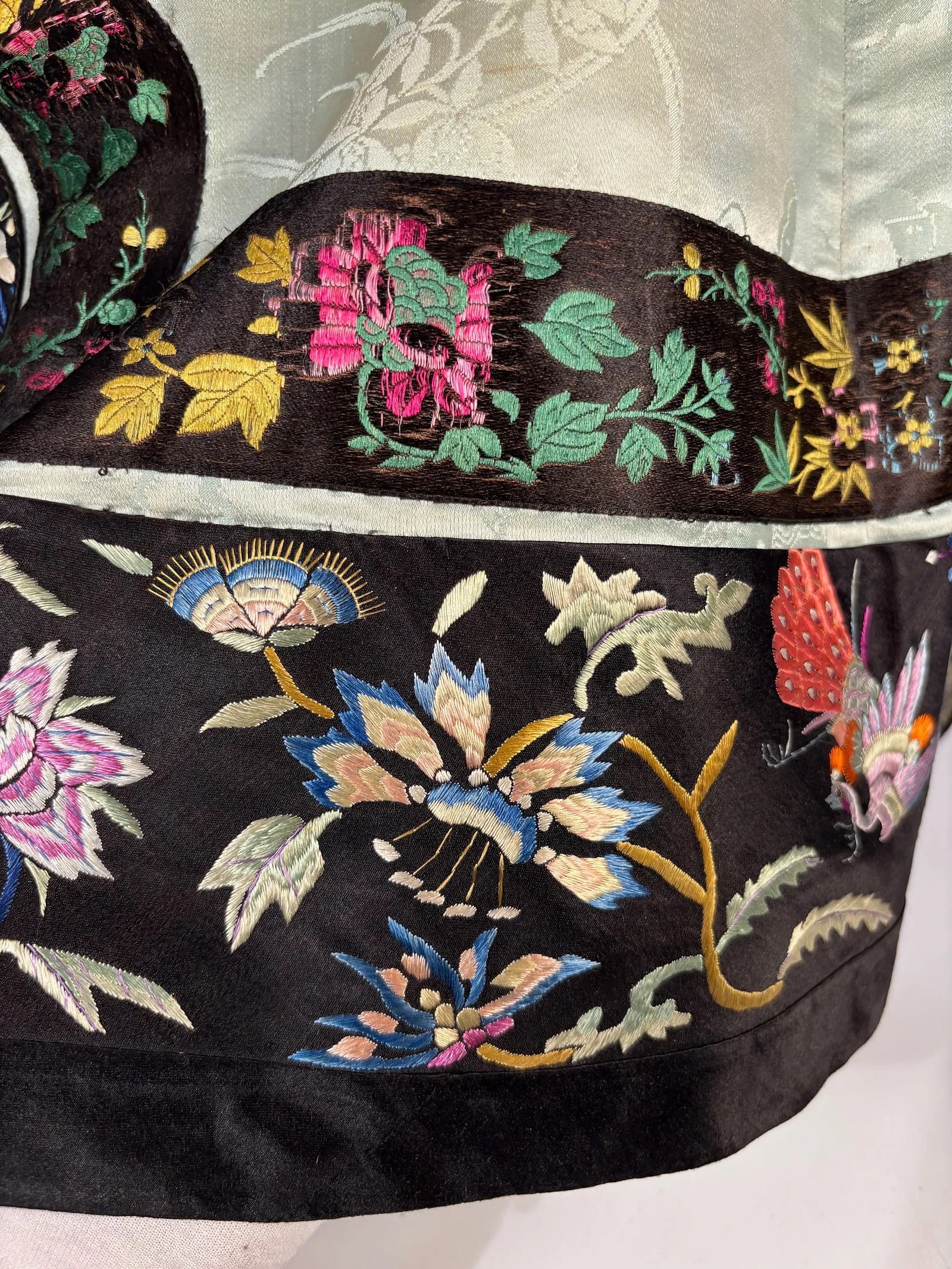 A Chinese Embroidered Silk Jacket - 6