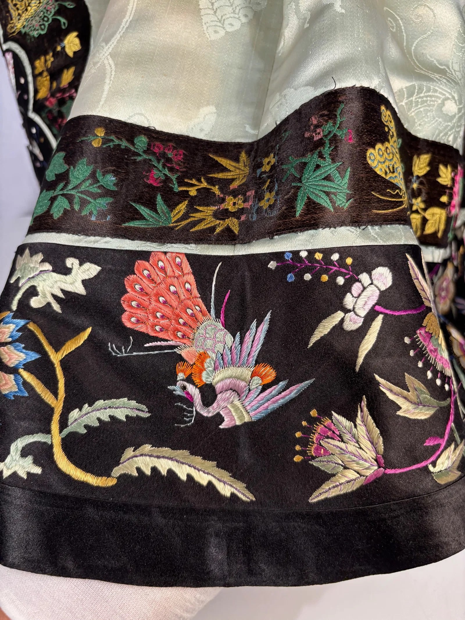 A Chinese Embroidered Silk Jacket - 8