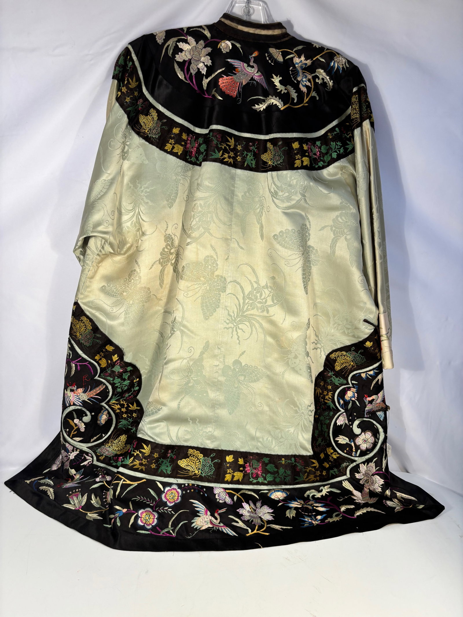 A Chinese Embroidered Silk Jacket - 9