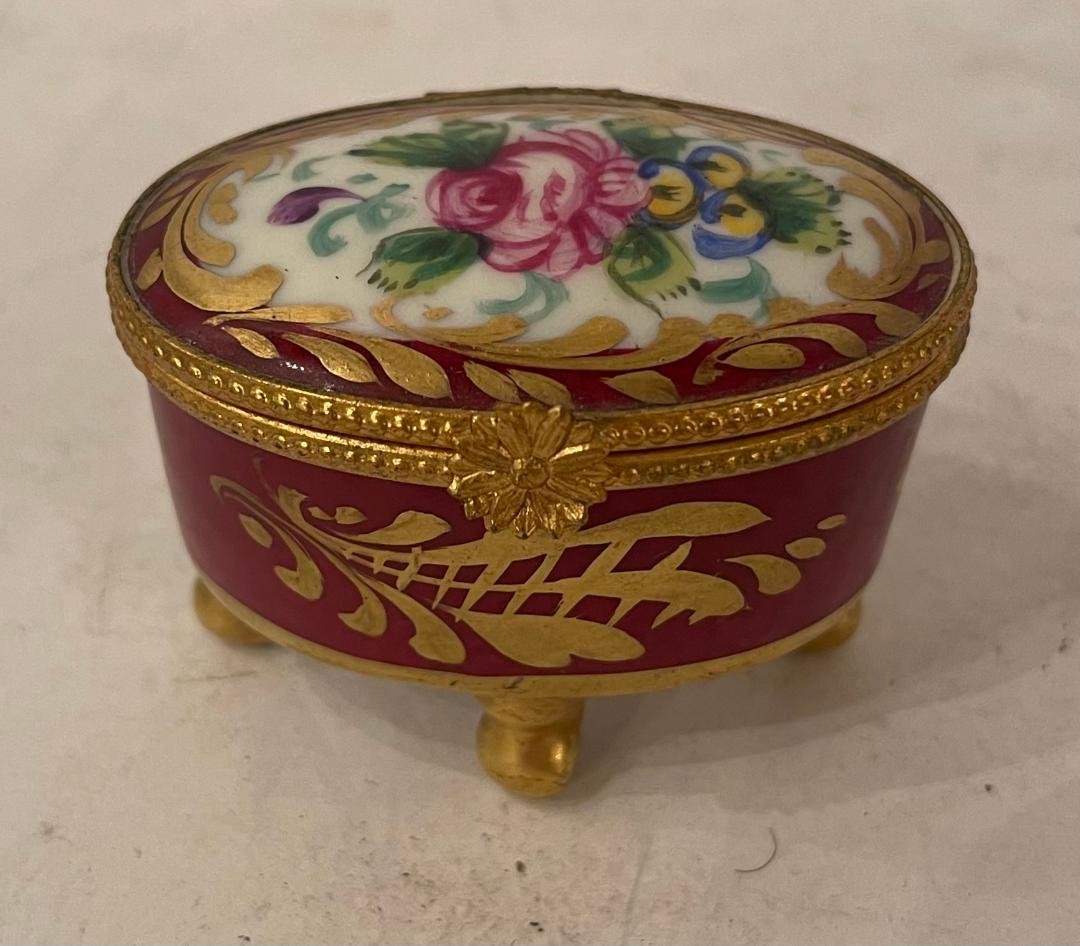 Limoges Hand Painted Porcelain Trinket Pill Box: Limoges Hand Painted Porcelain Trinket Pill Box