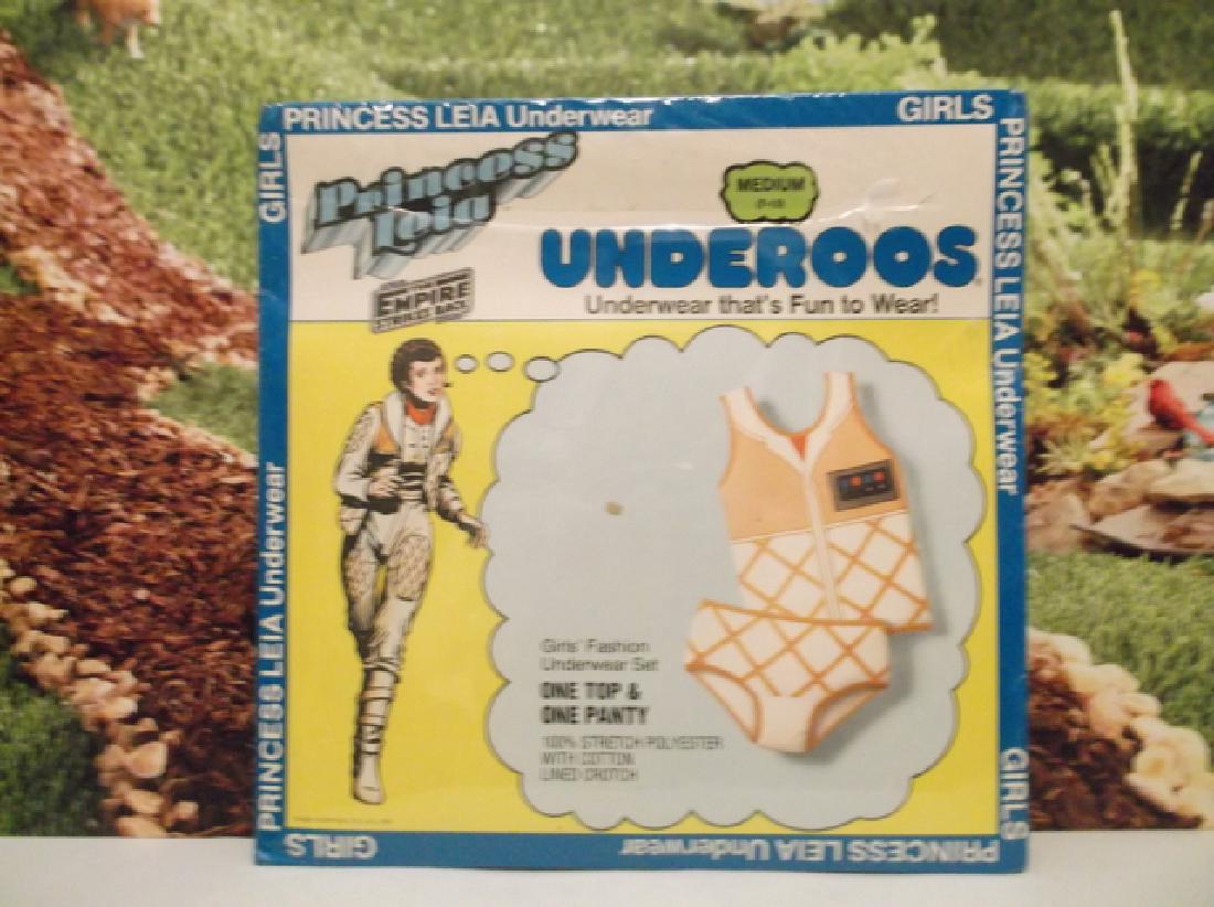 Sealed Vintage 1981 Star Wars Princess Leia Underoos: A Sealed 1981 Star Wars, "The Empire Strikes Back," Princess Leia Underoos Set Size Medium 7-10, Measures 11 x 11 inch, has a small tear on front but in excellent condition.
