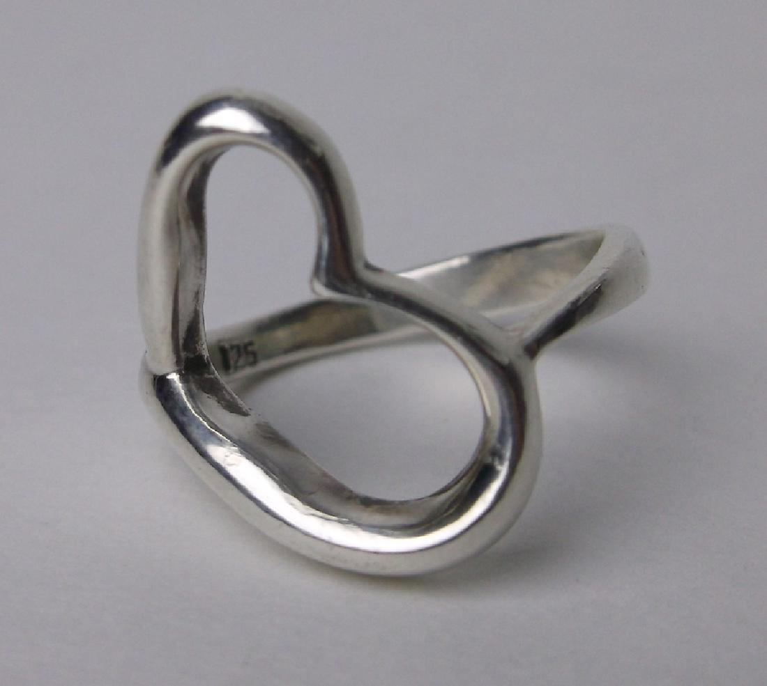 Gorgeous Sterling Silver Heart Ring Size 5 (1 of 2)