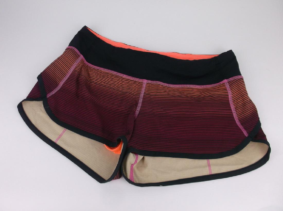 Gorgeous lululemon Athletic Shorts Small (1 of 4)
