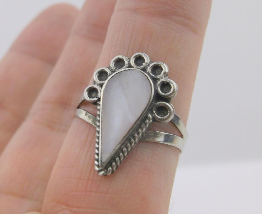 Gorgeous Sterling Silver Southwest MOP Ring 7 (1 of 2)