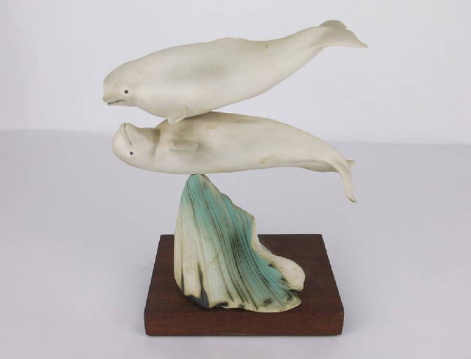 Beluga Whale Sculpture by R Surving Stunning - Oct 22, 2018